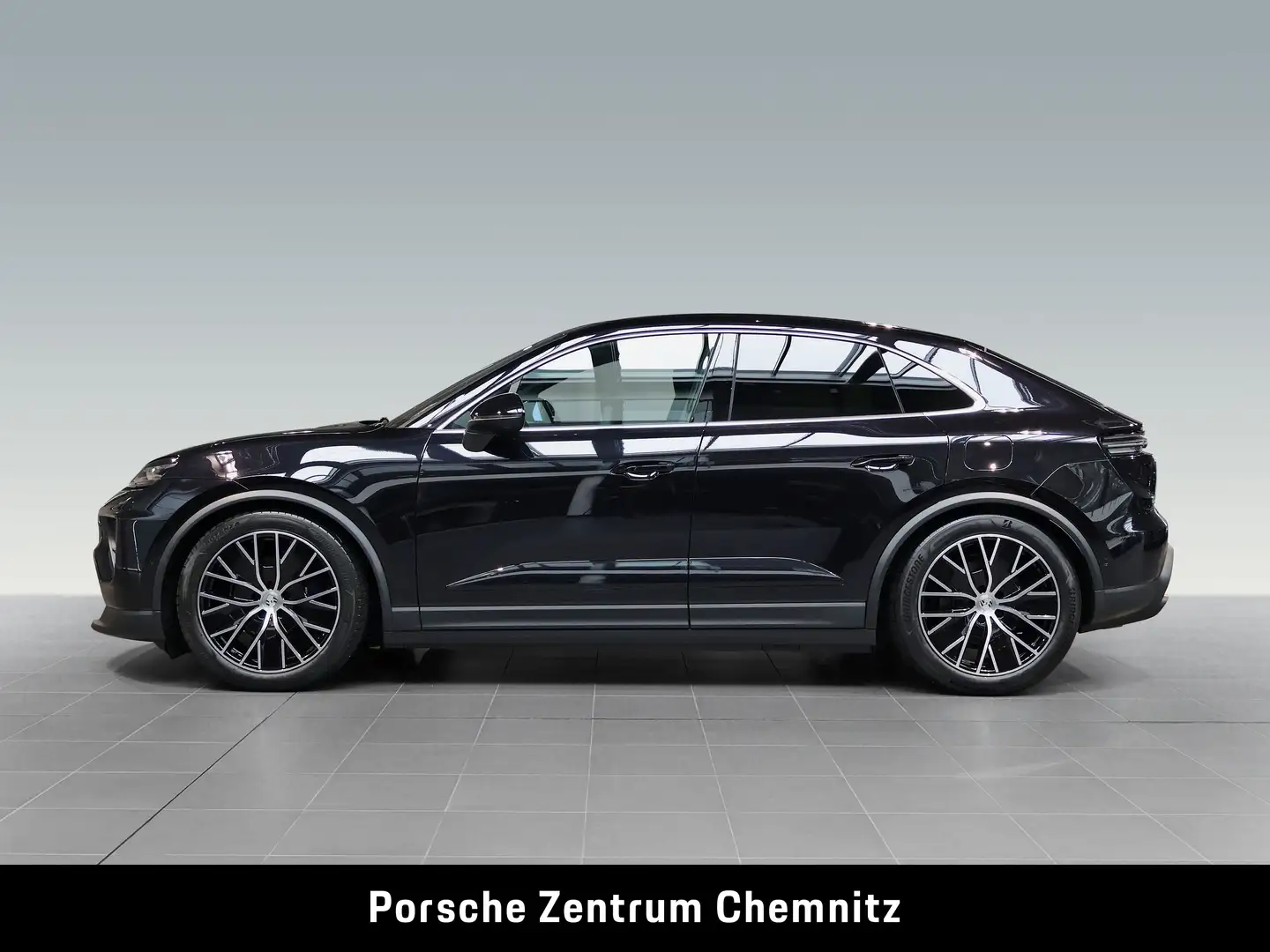 Porsche Macan 4 Electric Luft;Pano;21Zoll Schwarz - 2