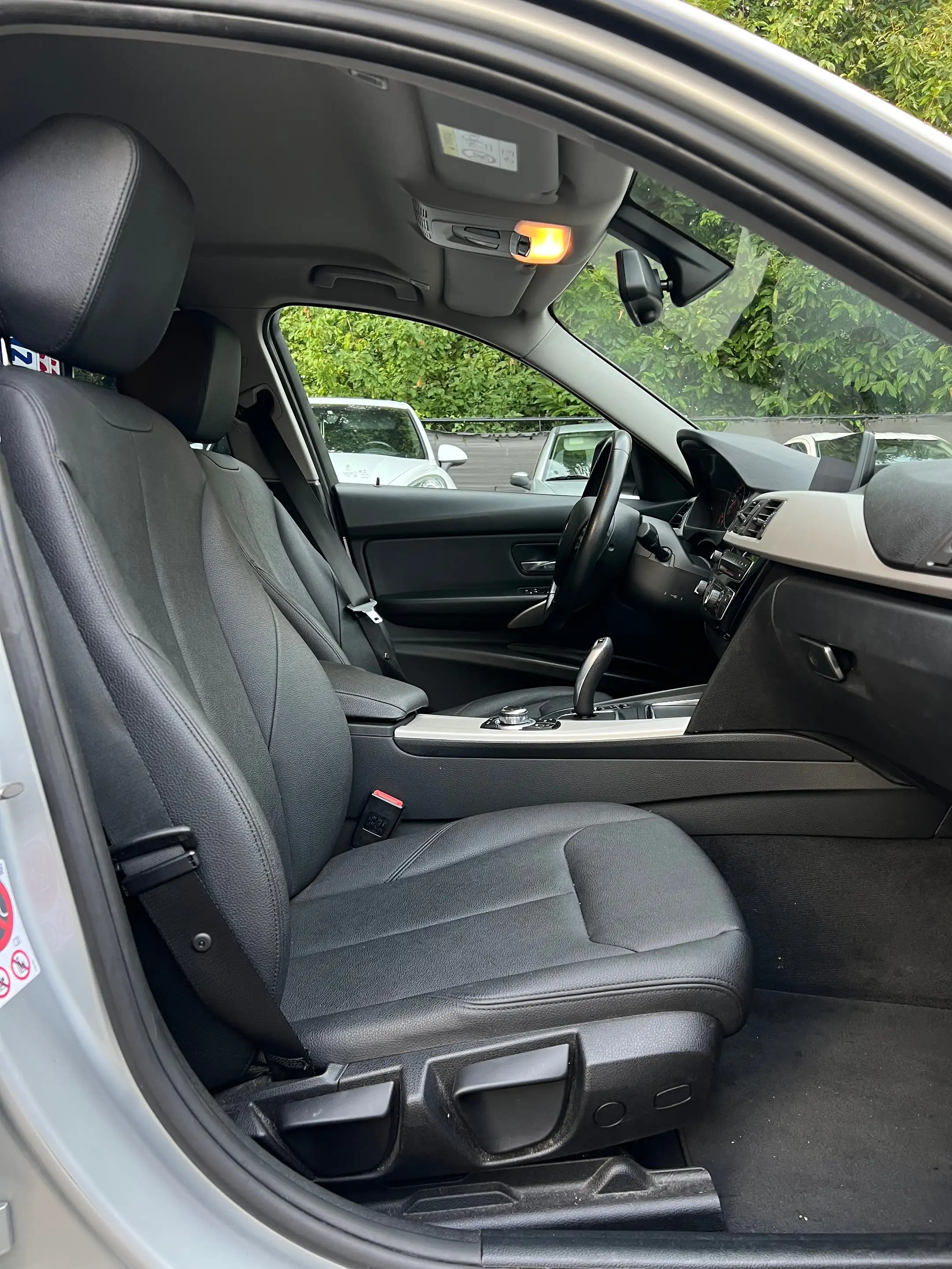 BMW 316 2.0l facelift Automaat Navi CruiseCntl HeadUp LED — photo 9