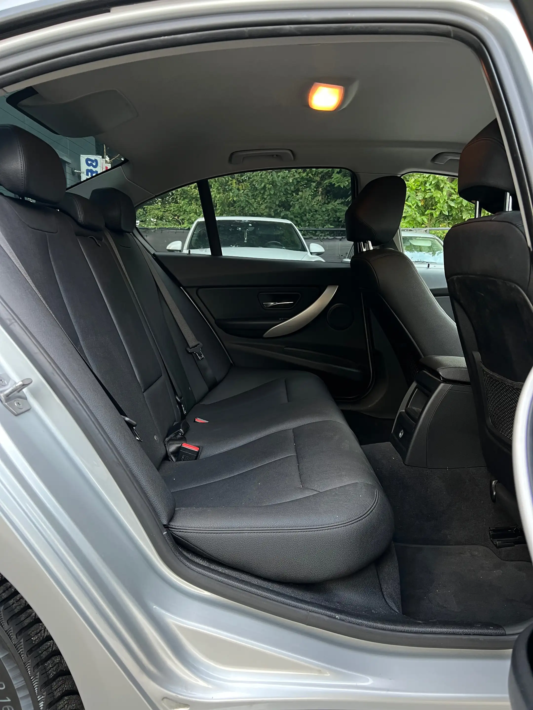 BMW 316 2.0l facelift Automaat Navi CruiseCntl HeadUp LED — photo 10
