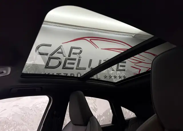 Audi Q5 view 11