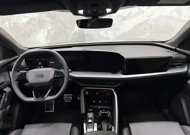 Audi Q5 view 9