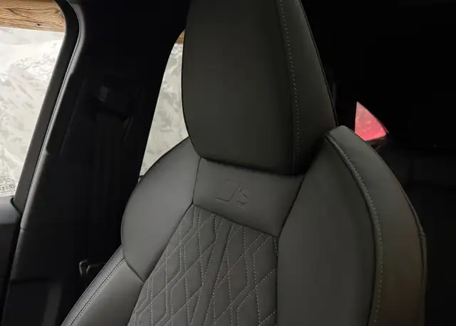 Audi Q5 view 10