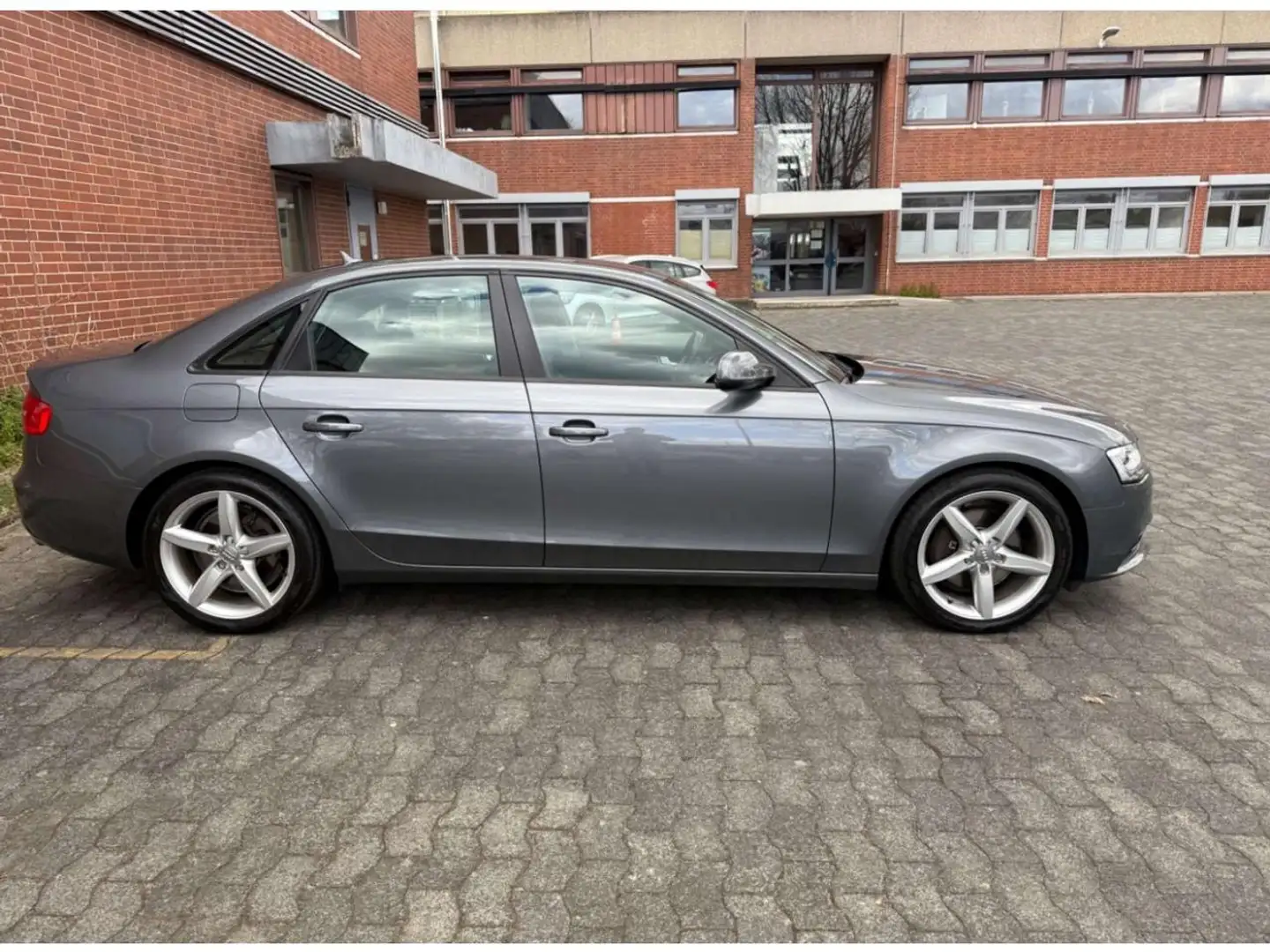 Audi A4 Quattro 3.0 V6 TDI DPF - 245 - BV S-tronic  BERLIN Gris - 2