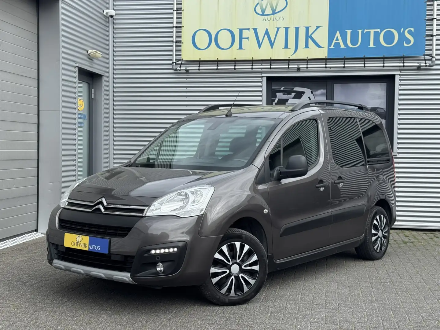 Citroen Berlingo 1.2 PureTech XTR Clima Navi Camera CarPlay Grijs - 1
