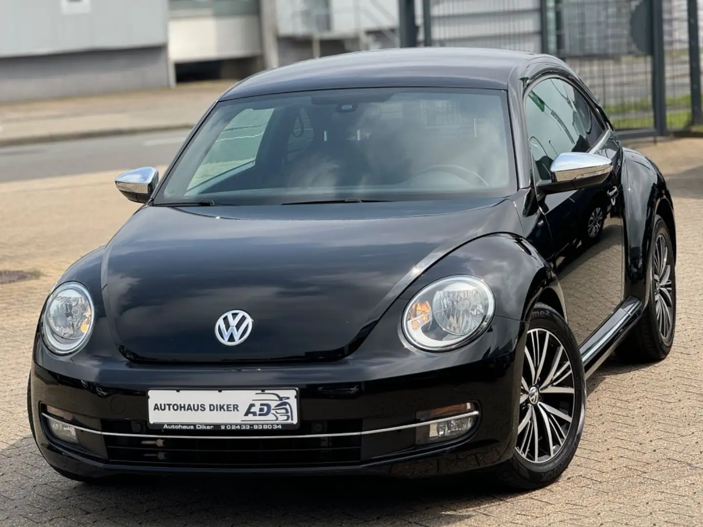 Volkswagen Beetle 1.2 TSI Allstar BMT DSG, EURO6, NAVI Schwarz - 1