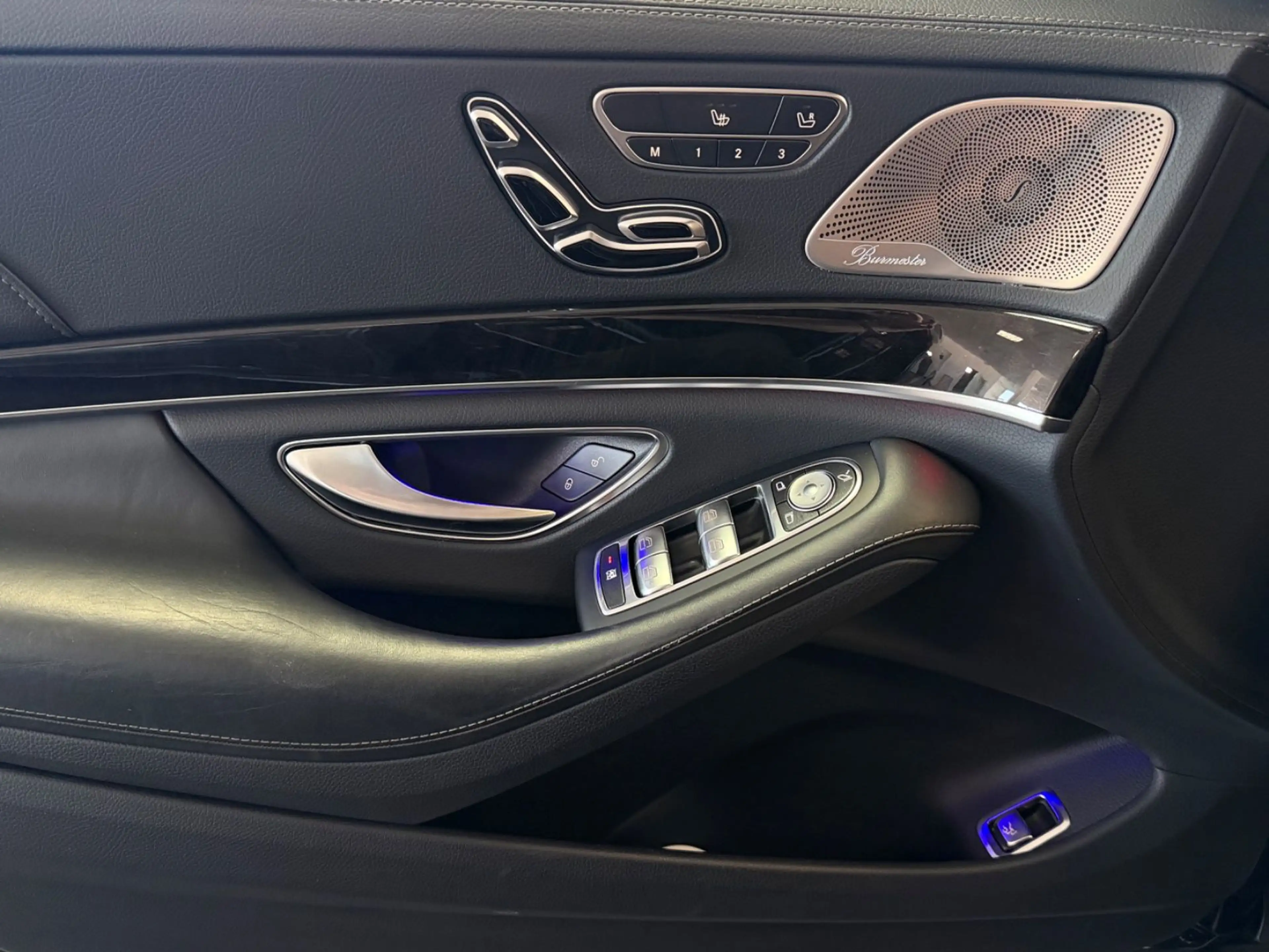 Mercedes-Benz S 400 d 4Matic AMG Line / SHZ / LED — photo 18