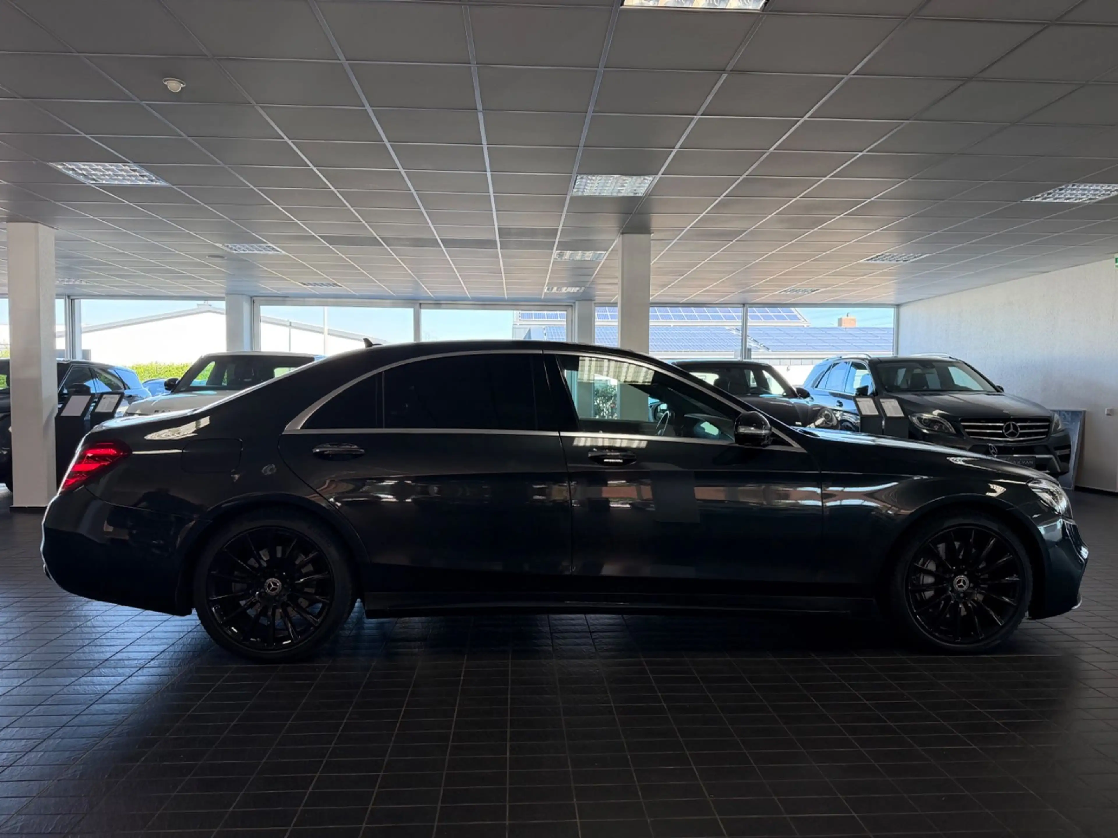 Mercedes-Benz S 400 d 4Matic AMG Line / SHZ / LED — photo 4