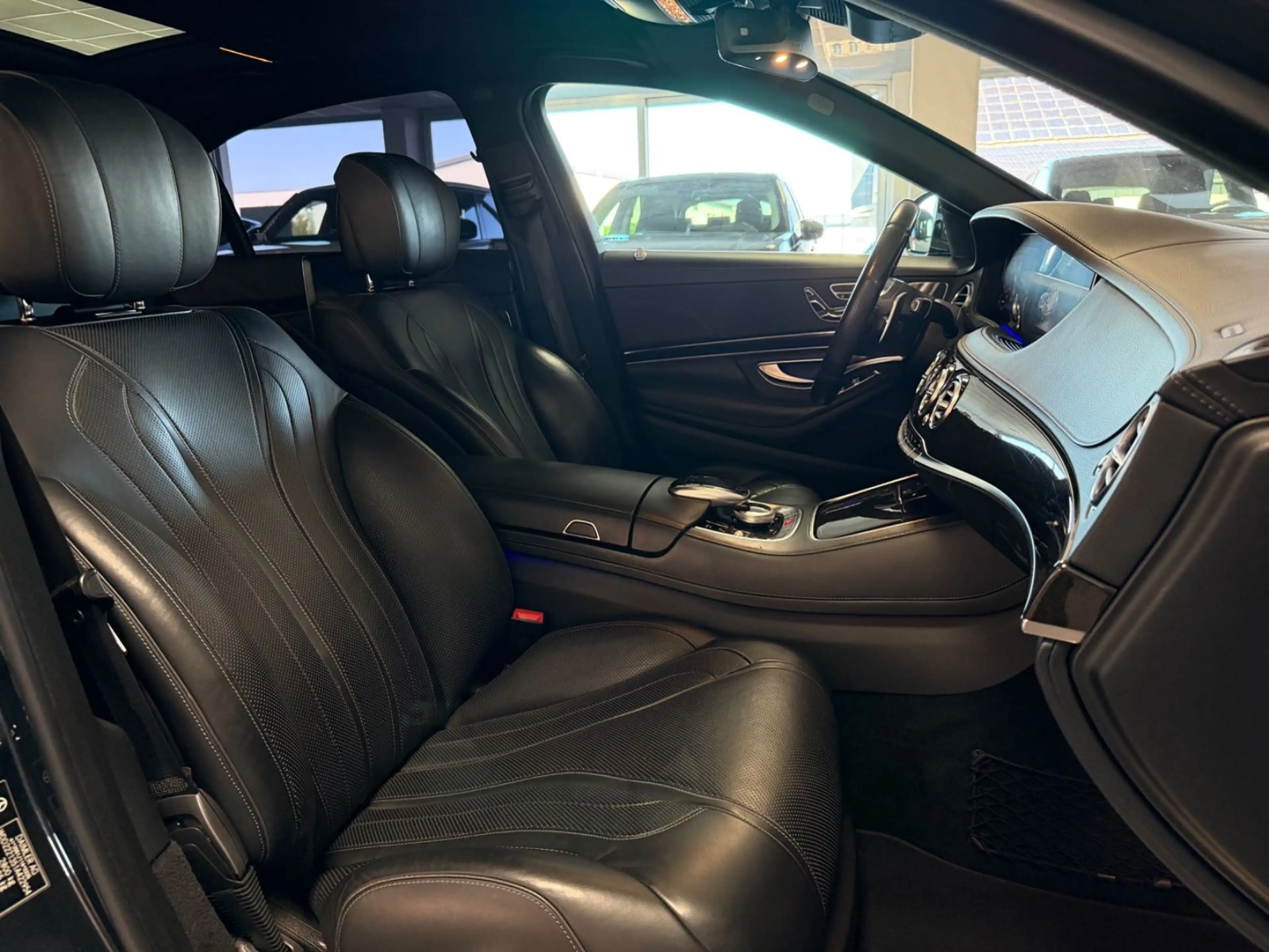 Mercedes-Benz S 400 d 4Matic AMG Line / SHZ / LED — photo 12
