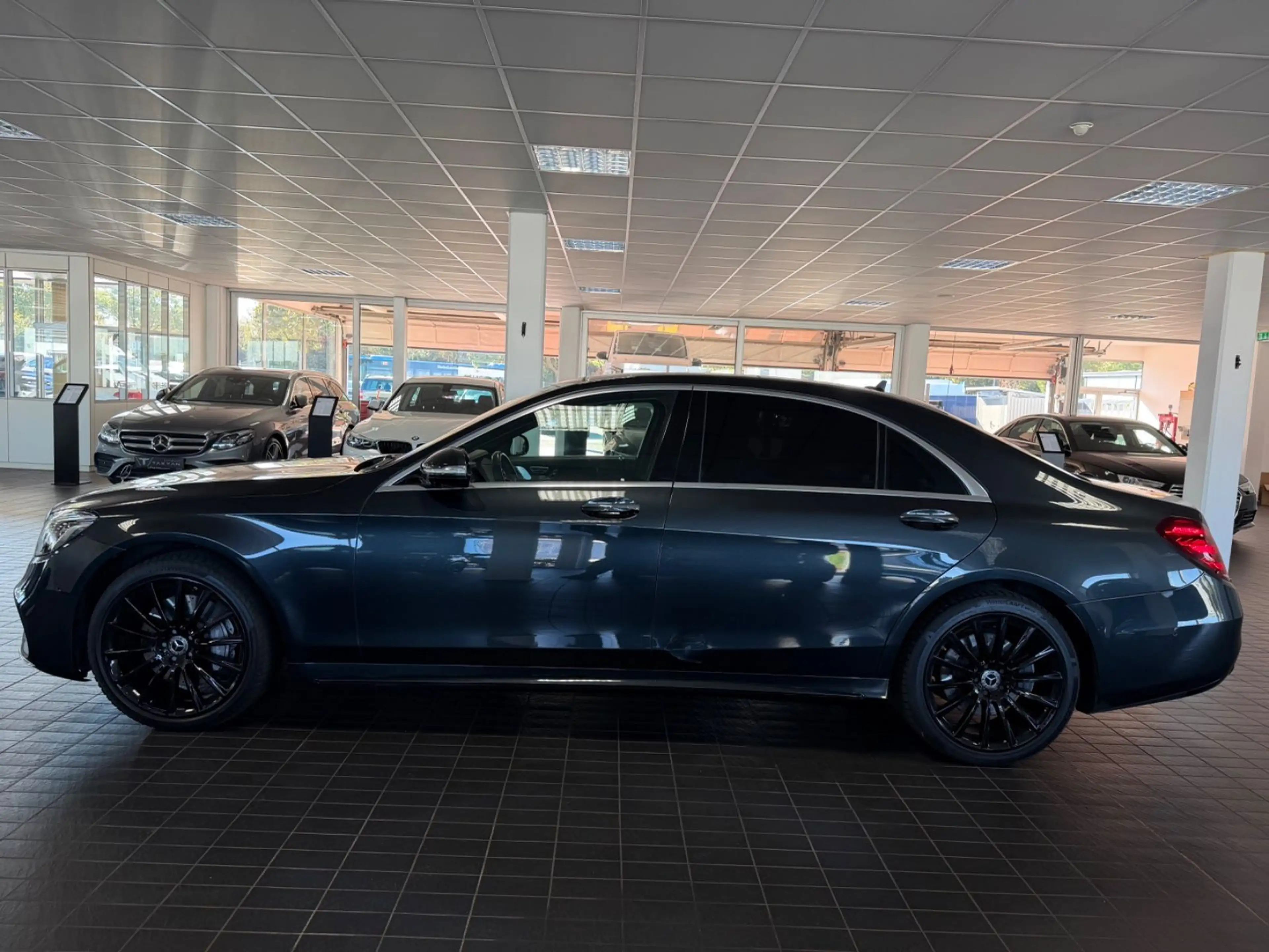 Mercedes-Benz S 400 d 4Matic AMG Line / SHZ / LED — photo 8