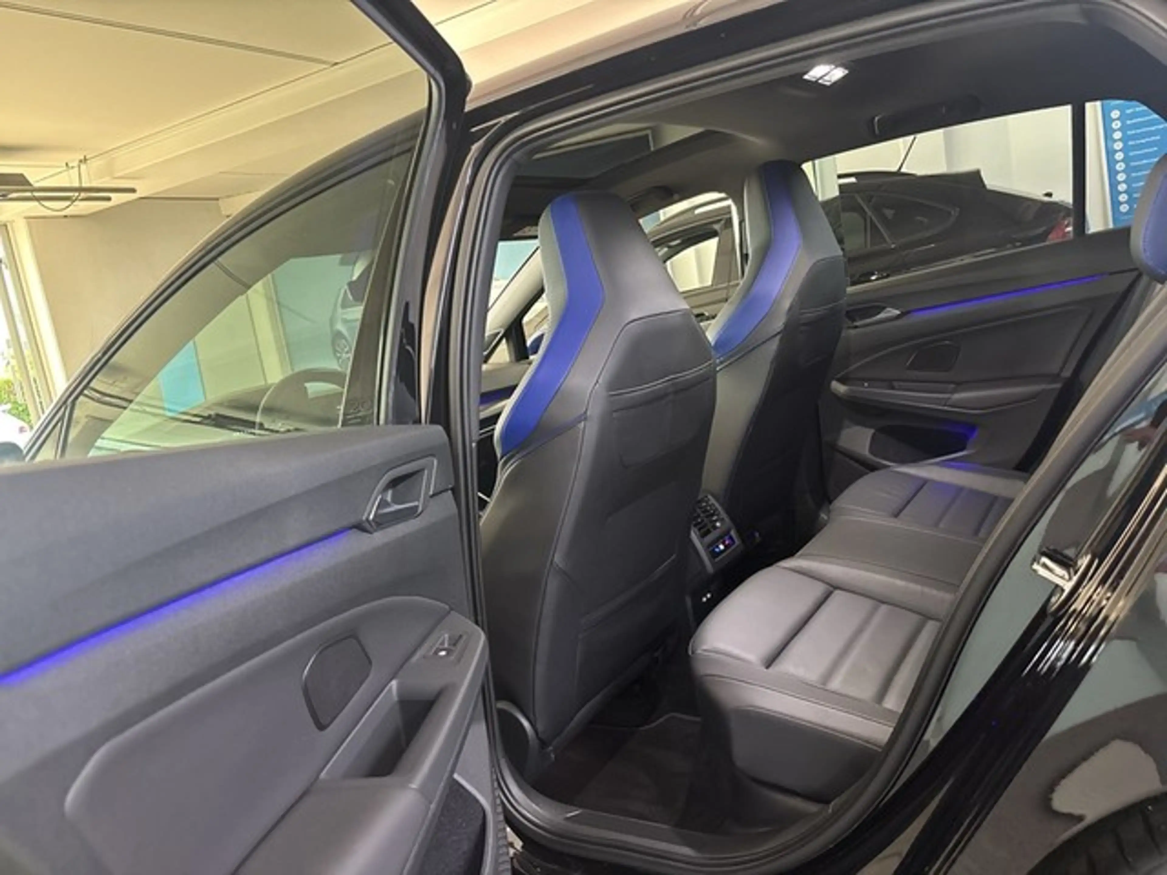 Volkswagen Golf R 2.0 TSI DSG R 20 Years 4M*PANO*KAMERA*HUD — photo 10