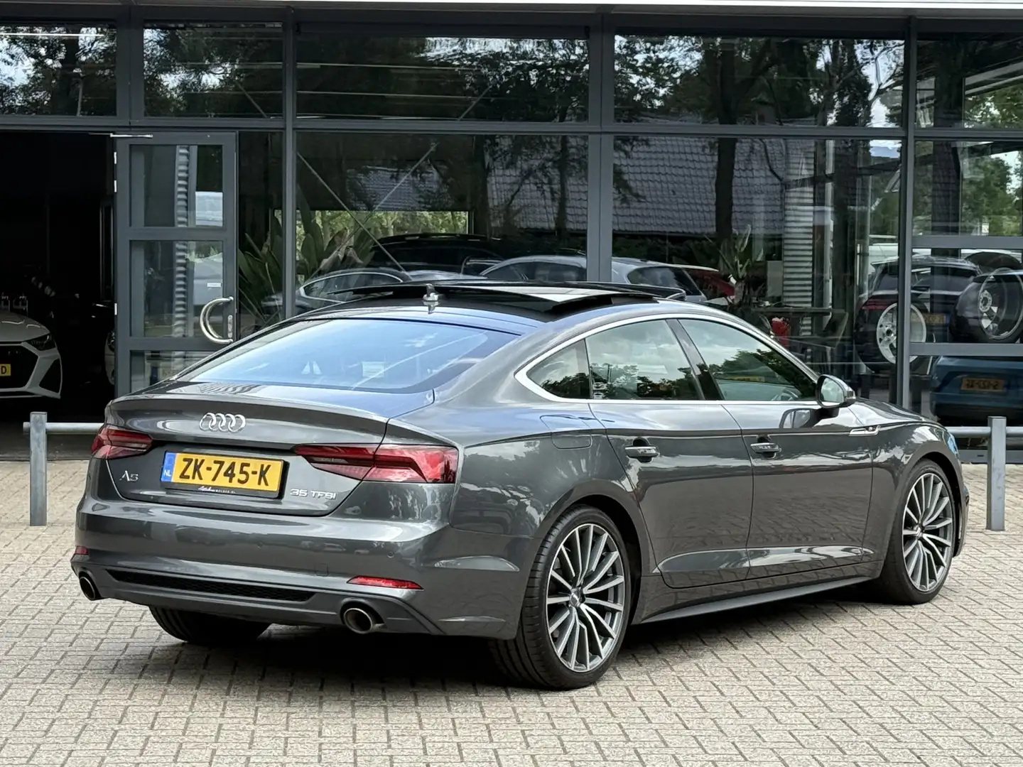 Audi A5 Sportback 35 TFSI Sport S-line Automaat/ Schuifkan Grijs - 2