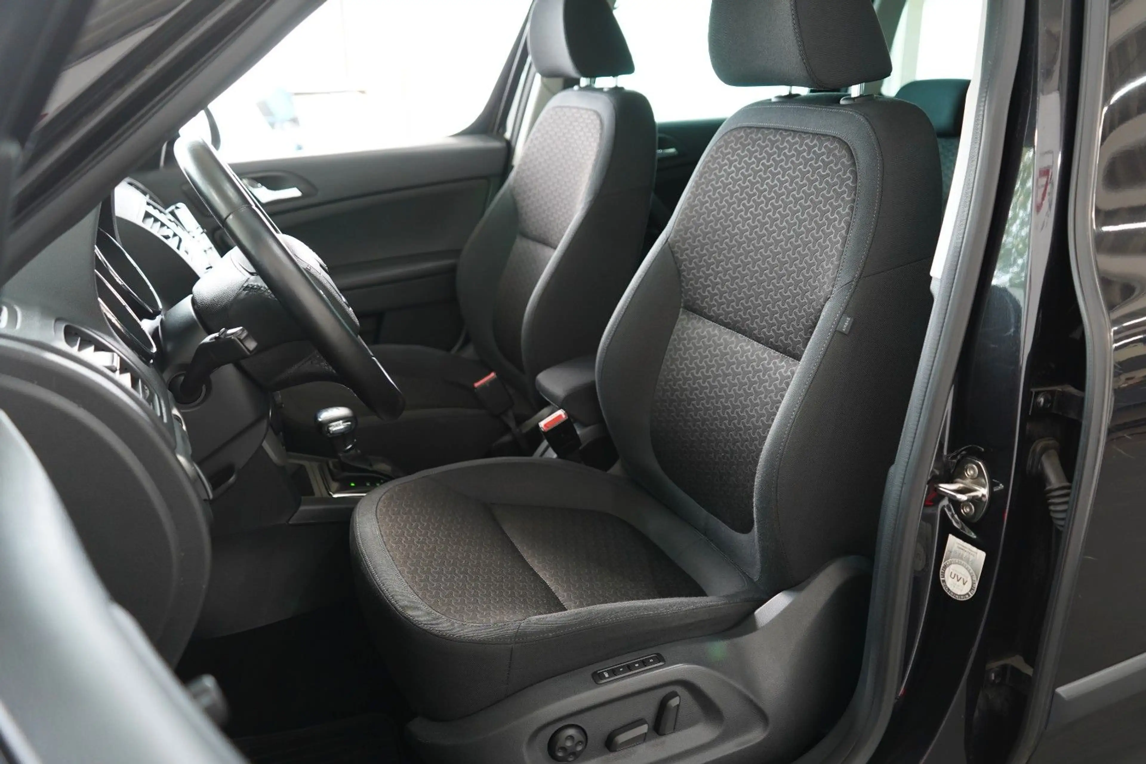 Skoda Yeti Elegance Plus Edition 4x4*AHK*PDC*SHZ*NAVI* — photo 14