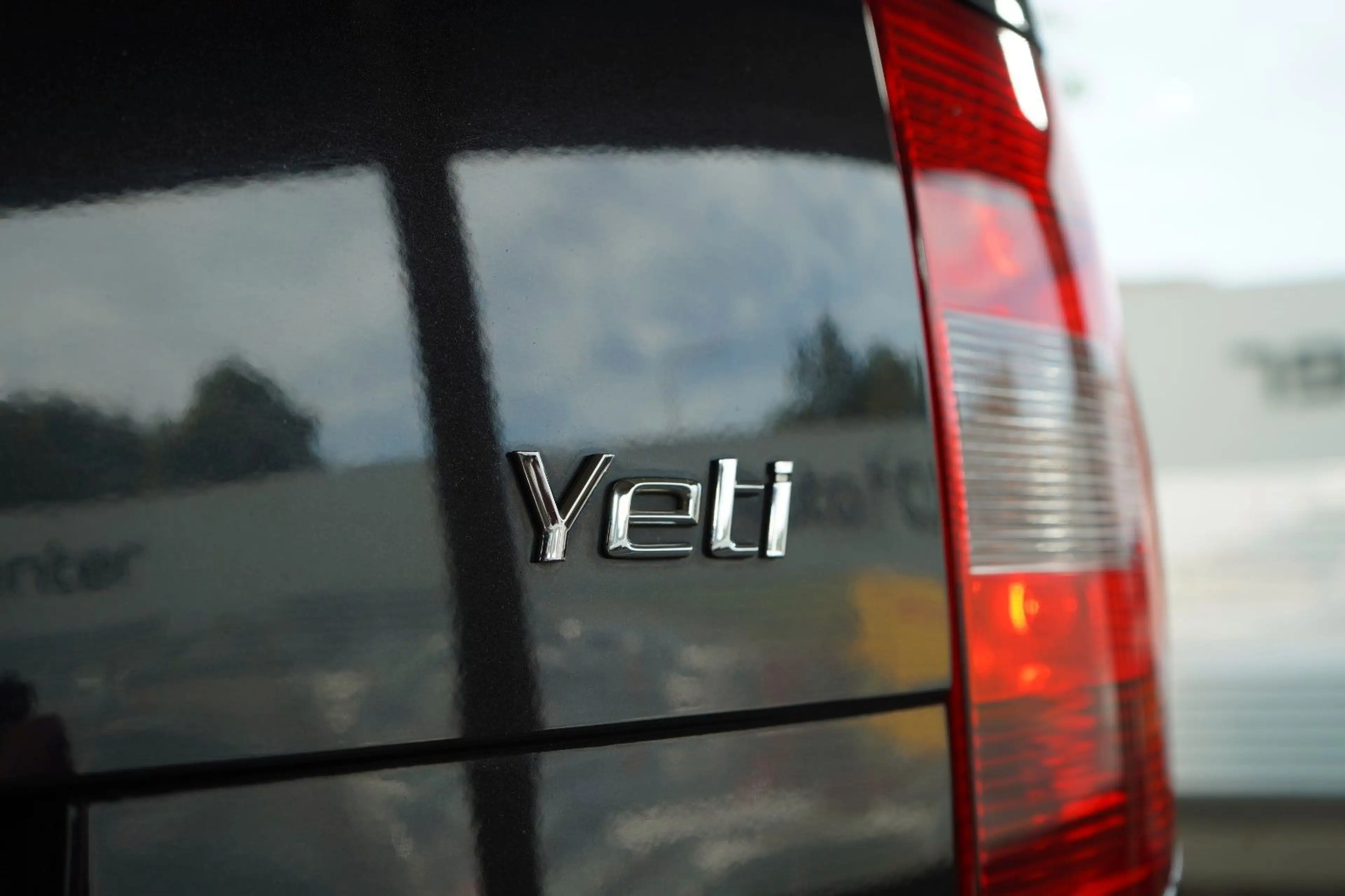 Skoda Yeti Elegance Plus Edition 4x4*AHK*PDC*SHZ*NAVI* — photo 6