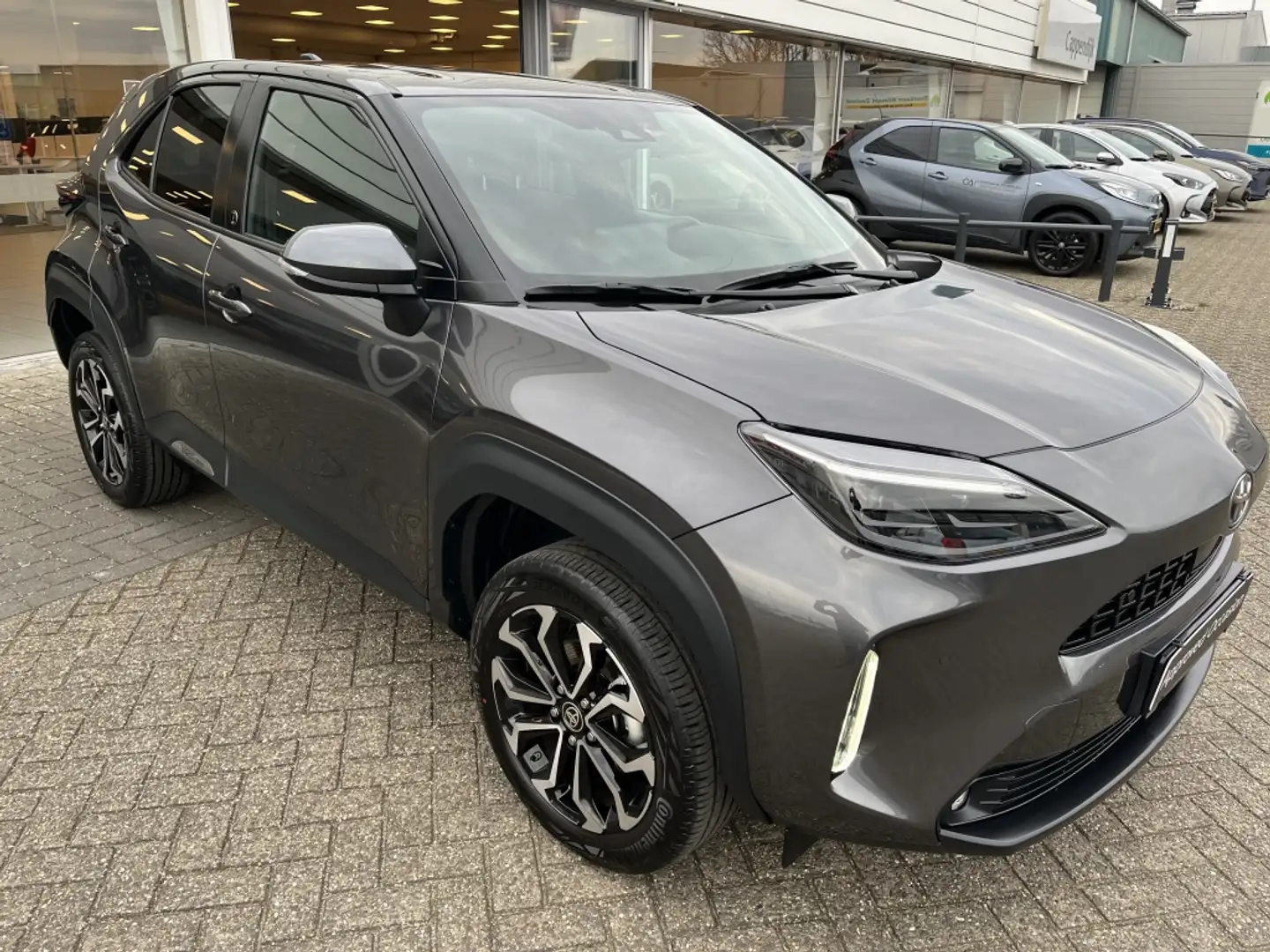 Toyota Yaris Cross | NET BINNEN | 1.5 Hybrid TEAM D | NAVI | PDC | BS Grigio - 2