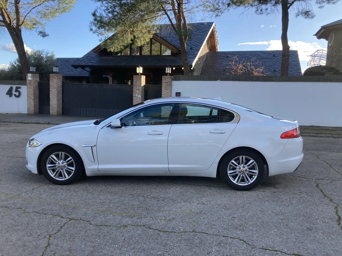 Jaguar XF 2.2 D - 1