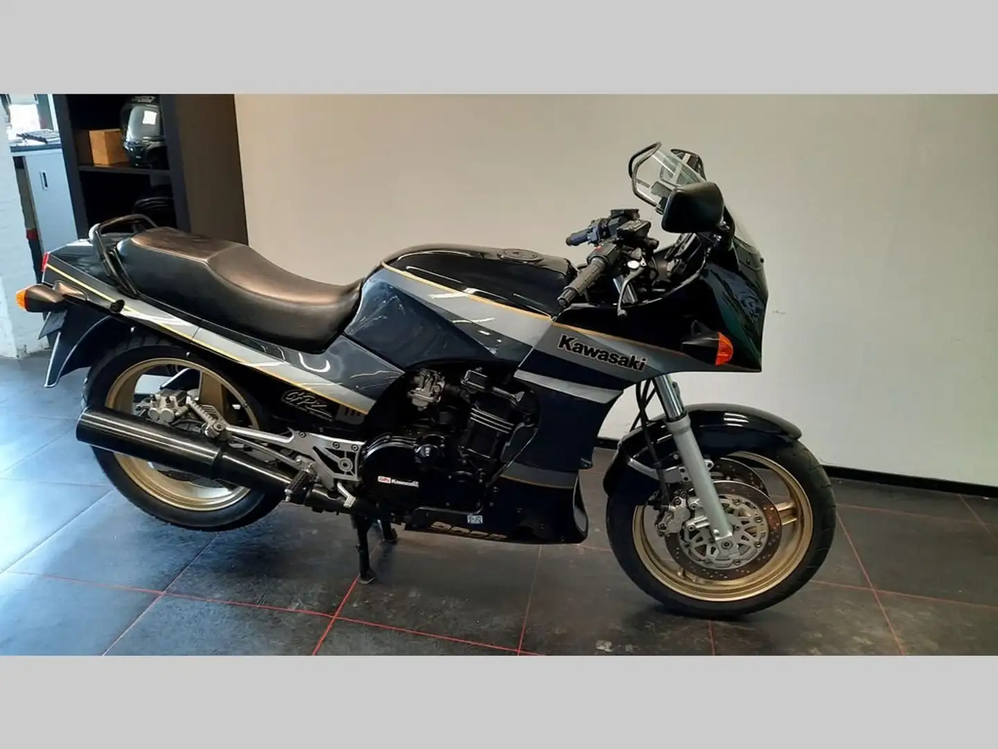 Kawasaki GPZ 900 R Negro - 1