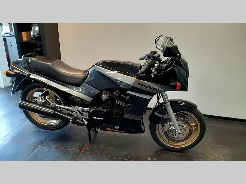 Kawasaki GPZ 900 R