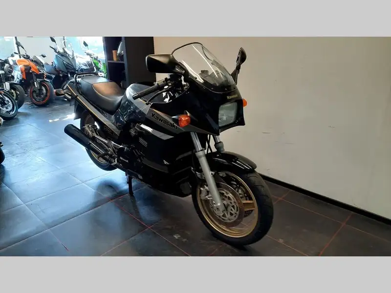 Kawasaki GPZ 900 R - foto 4
