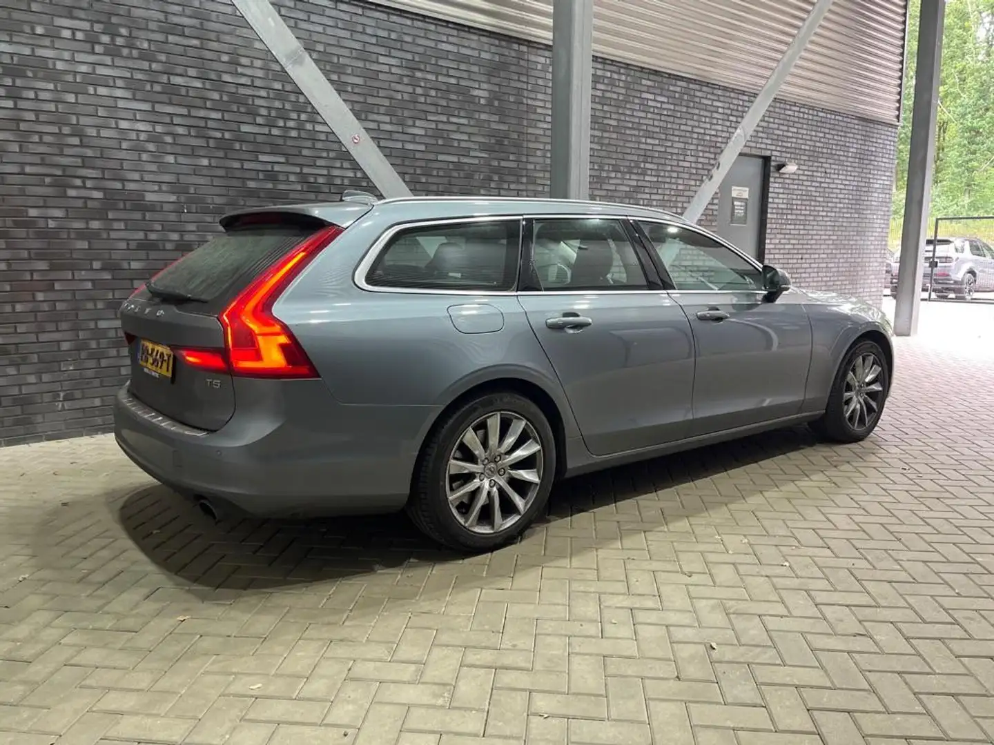 Volvo V90 T5 90th Anniversary Edition | ACC | BLIS | Stoelve Grijs - 2