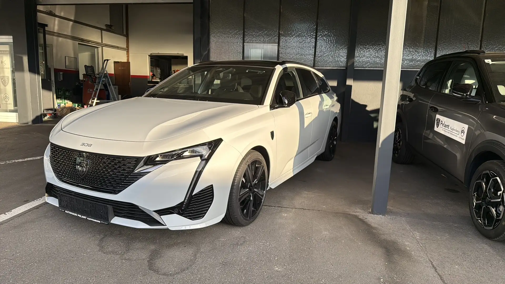 Peugeot 308 GTBlue Hdi 130EAT8 Weiß - 2