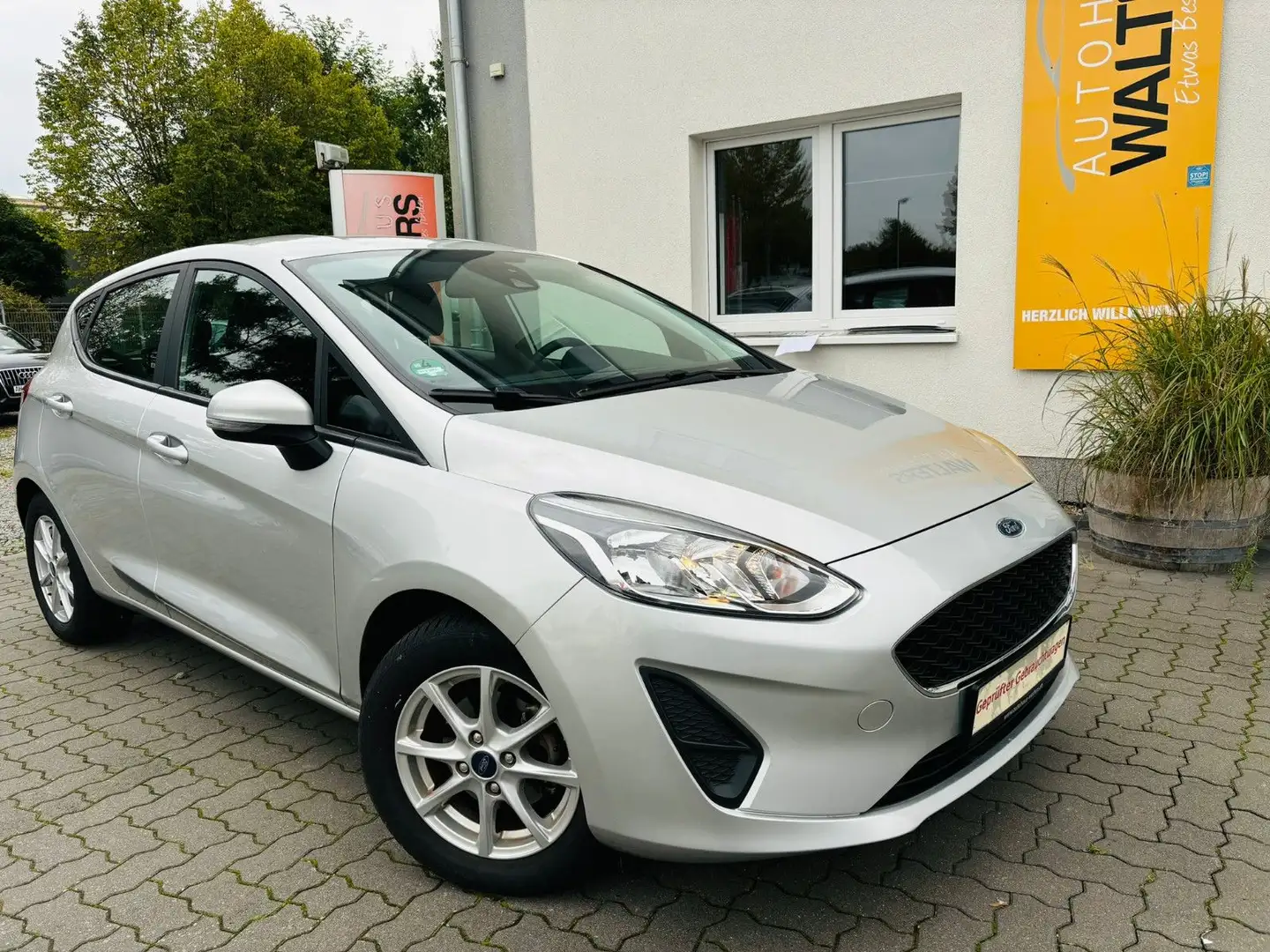 Ford Fiesta org. Km - Klima - Sitzh .- Bluetooth-Alu Silber - 2