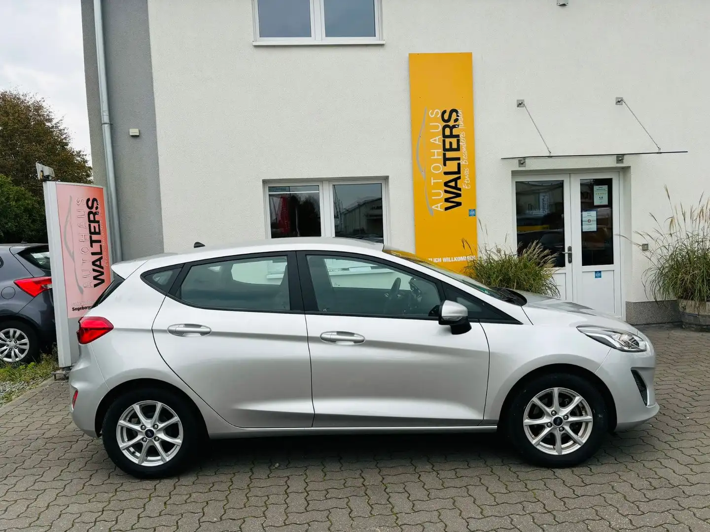 Ford Fiesta org. Km - Klima - Sitzh .- Bluetooth-Alu Silber - 1