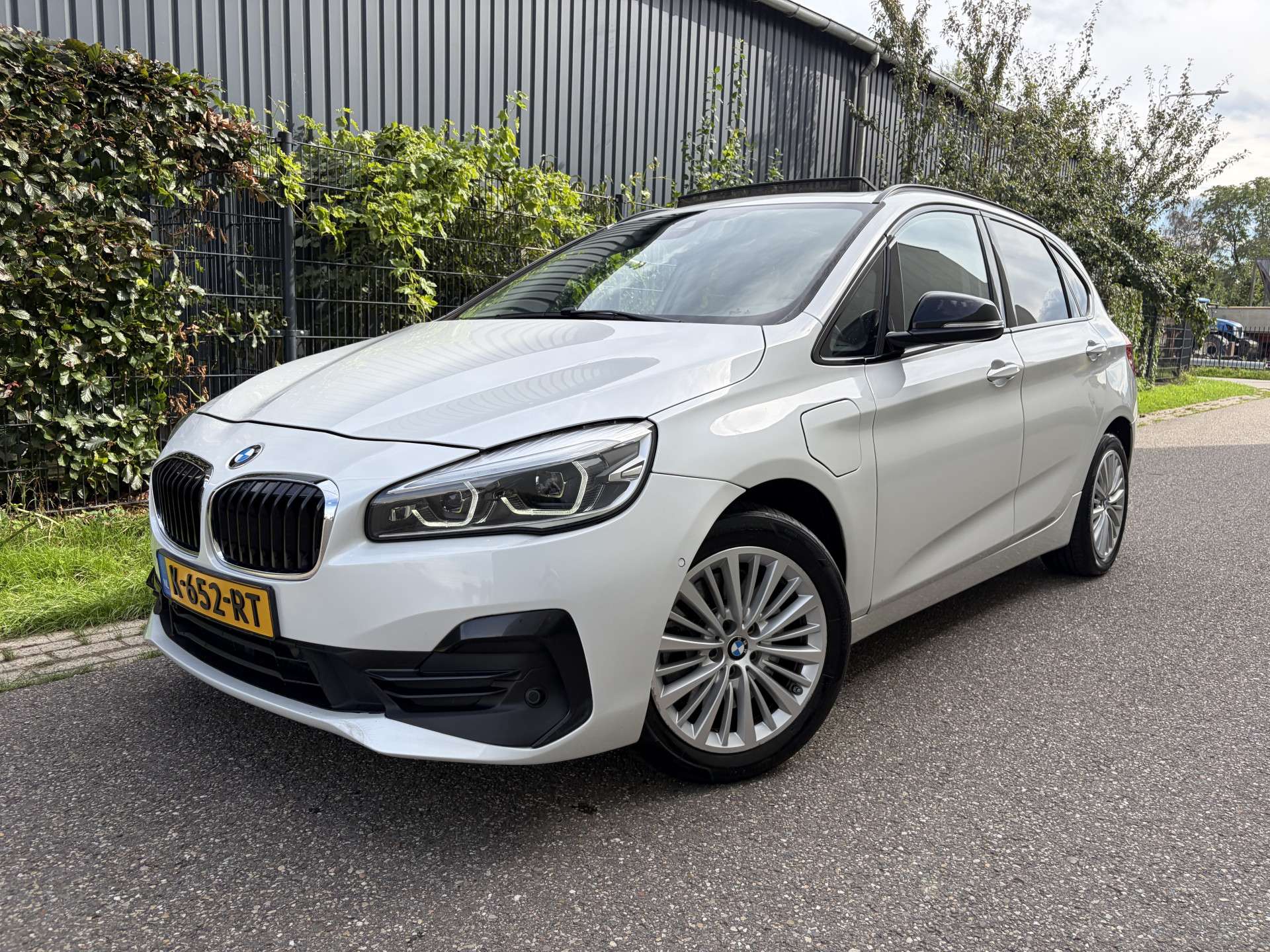 BMW 225
