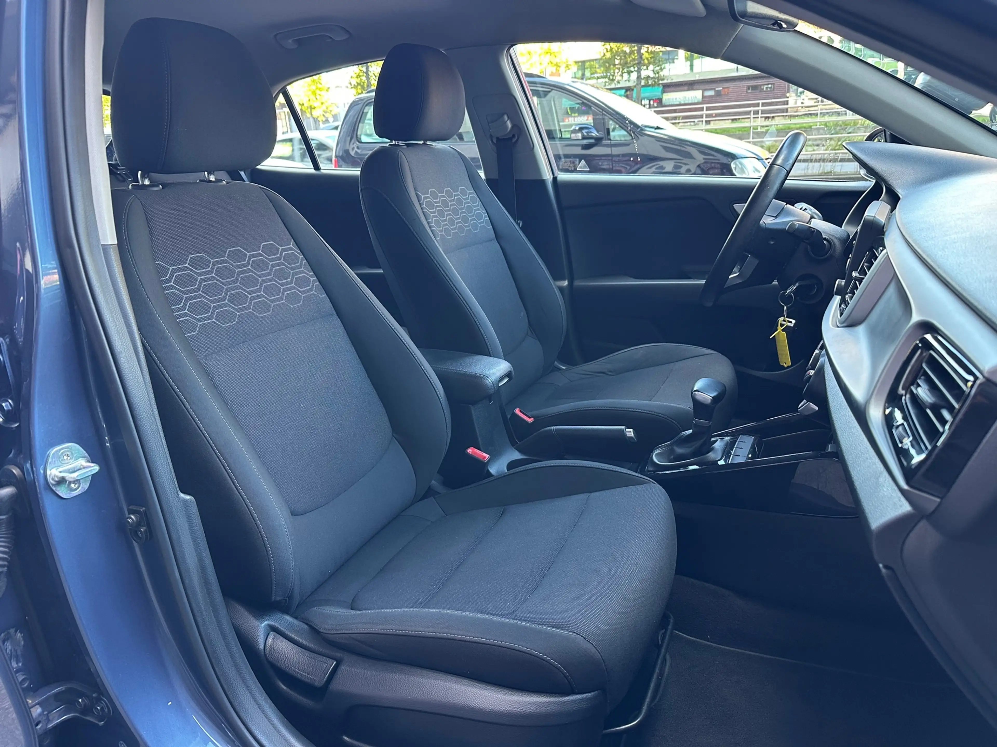 Kia Rio 1.4 DynamicLine Automaat 5 Deurs Airco — photo 11