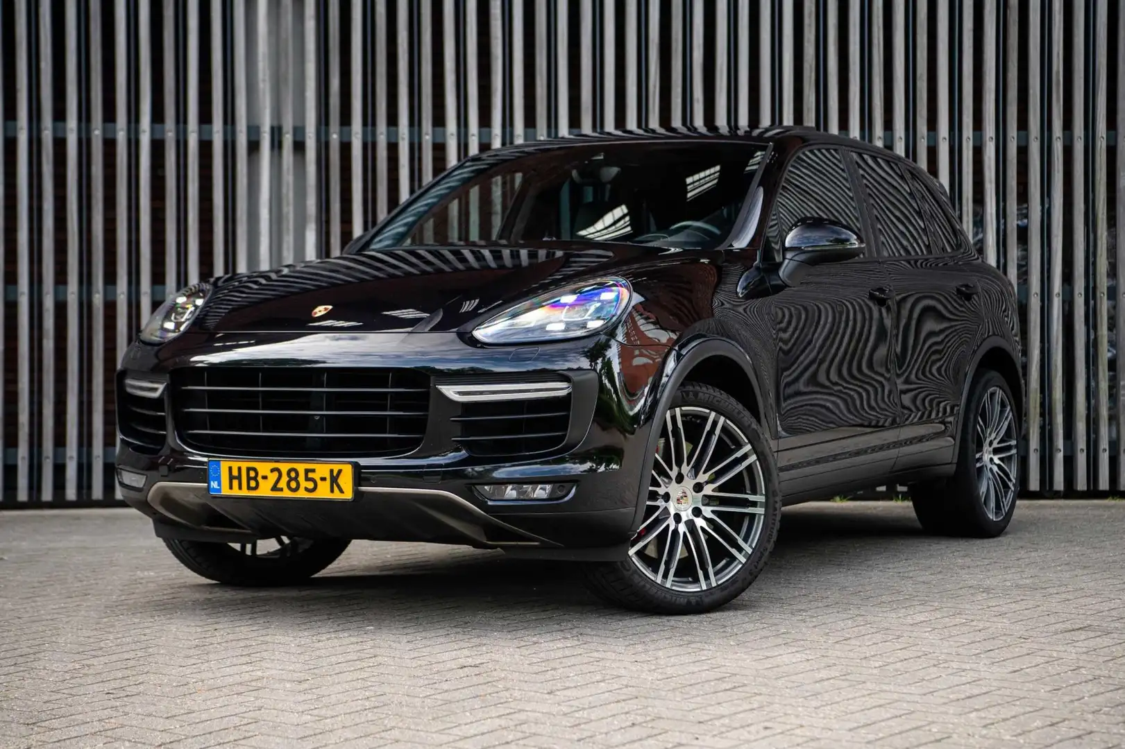 Porsche Cayenne (M2015) 4.8 V8 Turbo 520pk |DEALER ONDH| VOL OPTIE Zwart - 1
