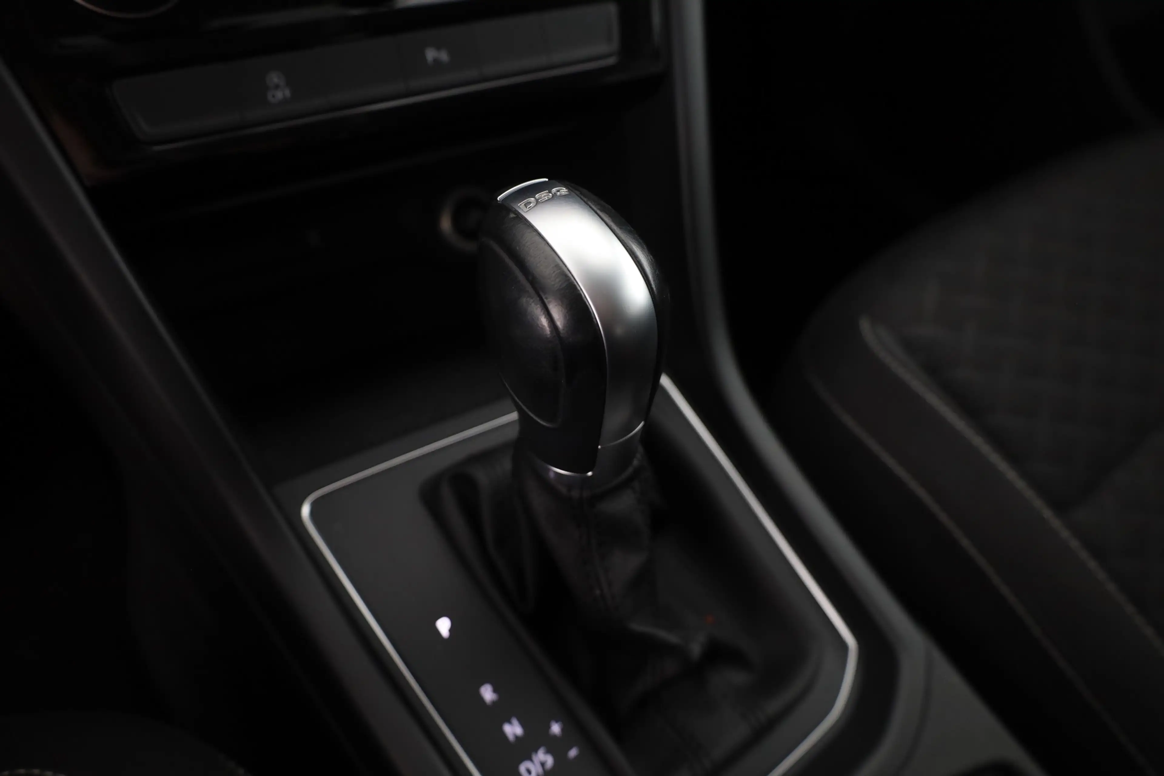 Volkswagen Touran 2.0 TDI DSG Join 7-Sitzer LED Navi ACC — photo 14