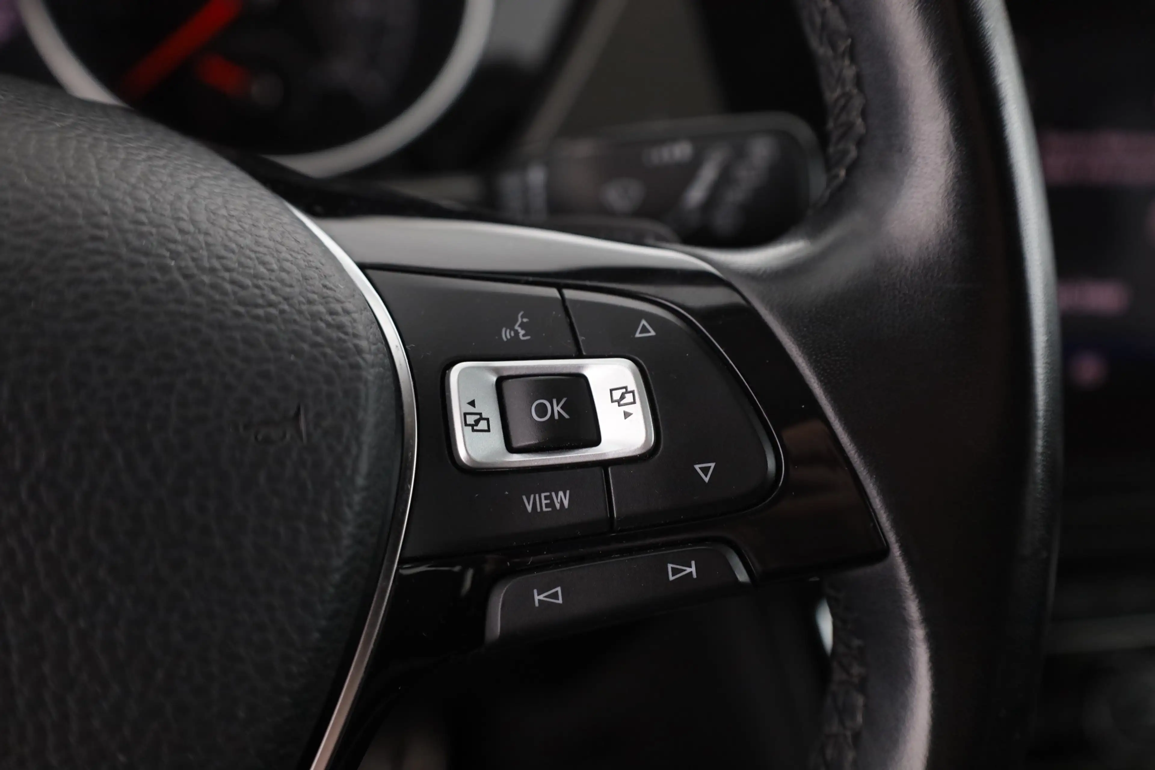 Volkswagen Touran 2.0 TDI DSG Join 7-Sitzer LED Navi ACC — photo 17