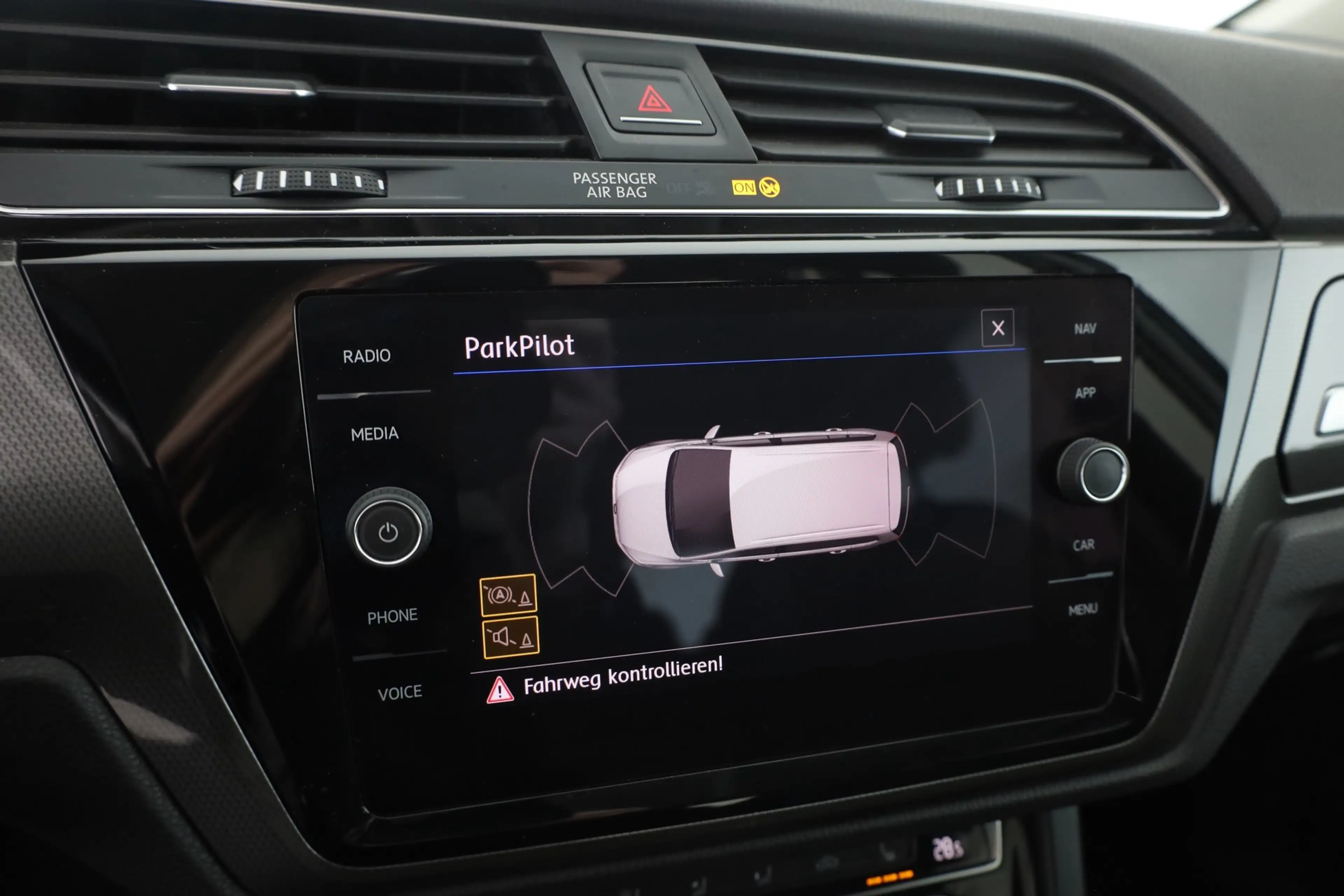 Volkswagen Touran 2.0 TDI DSG Join 7-Sitzer LED Navi ACC — photo 28