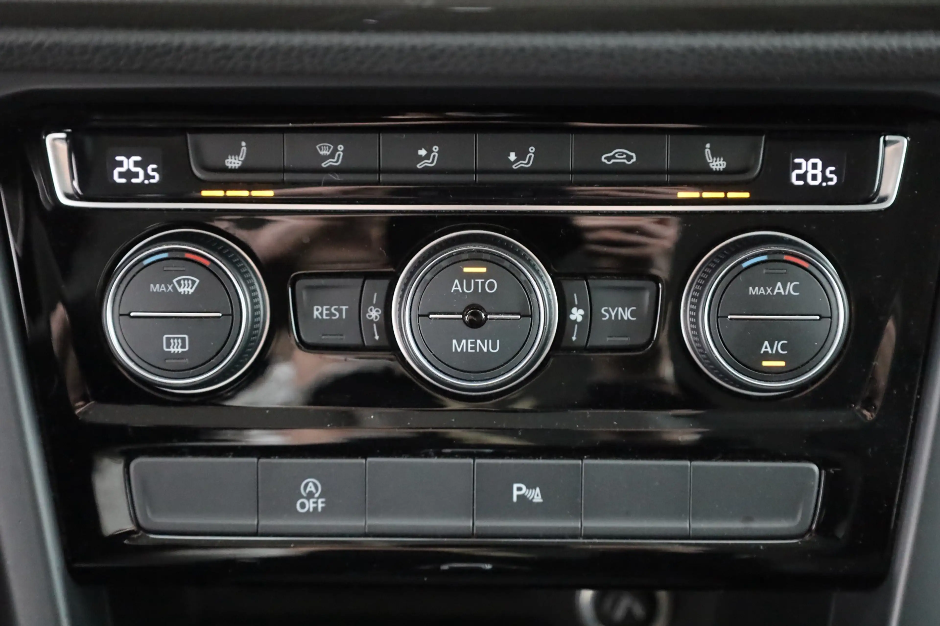 Volkswagen Touran 2.0 TDI DSG Join 7-Sitzer LED Navi ACC — photo 13