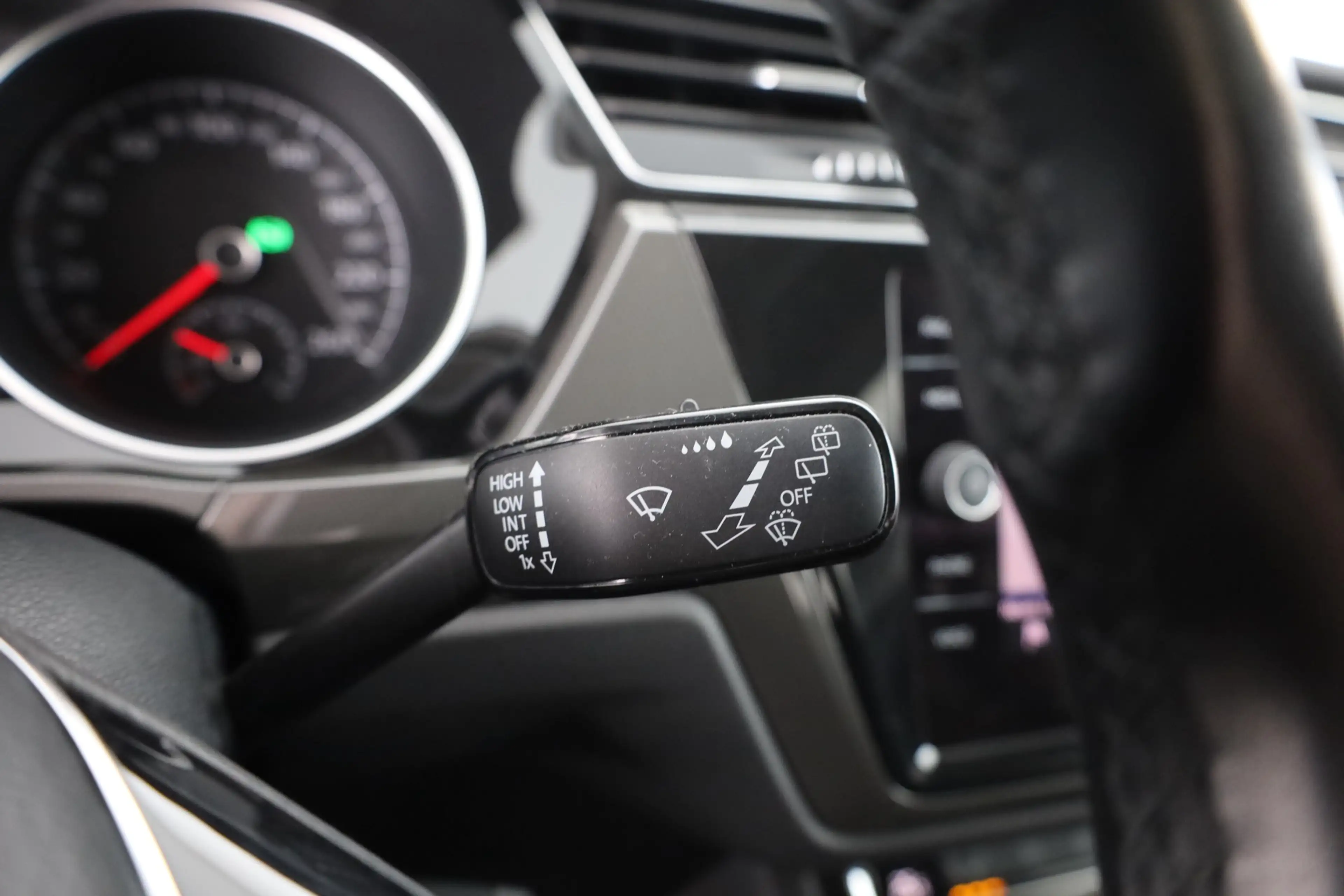 Volkswagen Touran 2.0 TDI DSG Join 7-Sitzer LED Navi ACC — photo 20