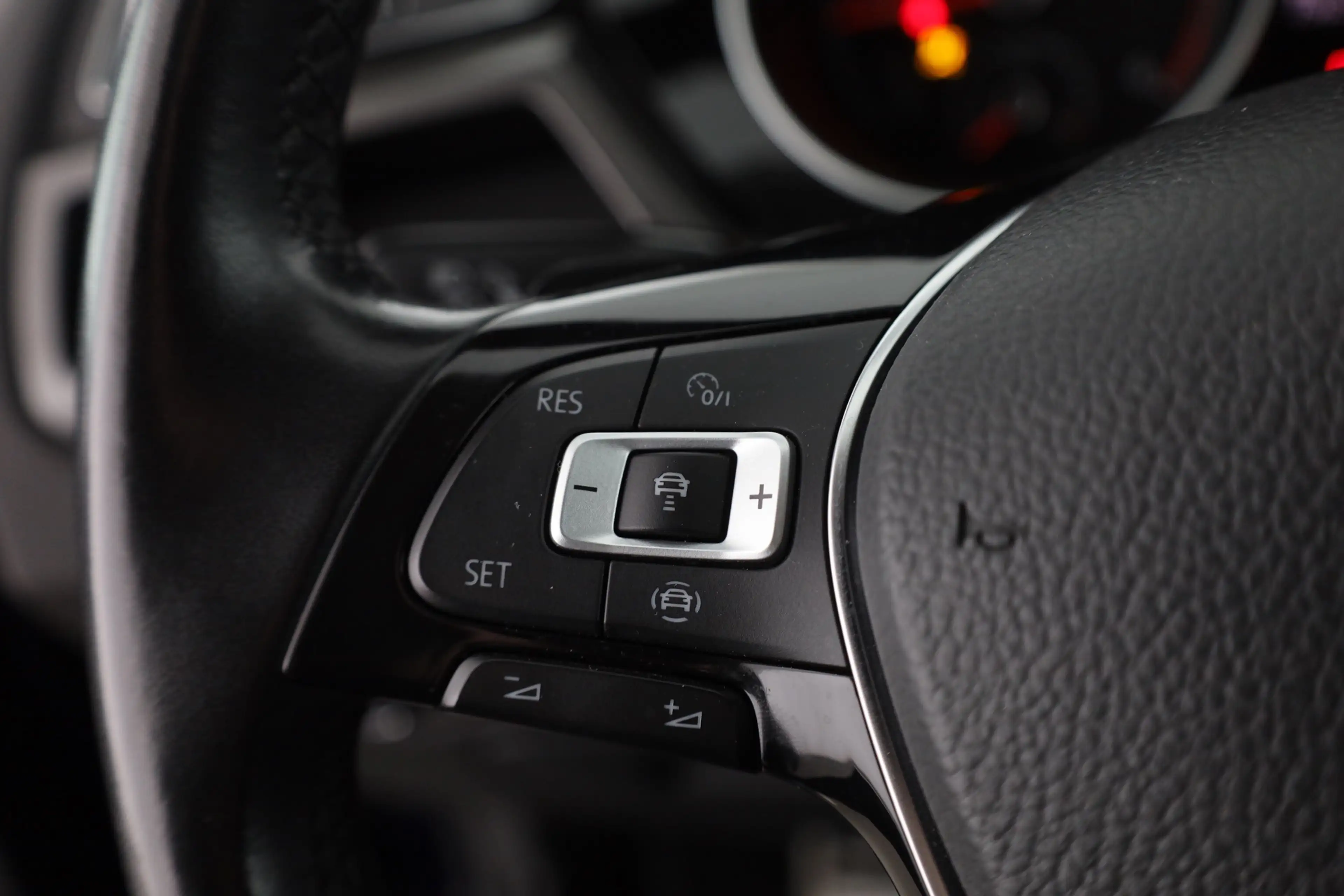 Volkswagen Touran 2.0 TDI DSG Join 7-Sitzer LED Navi ACC — photo 16