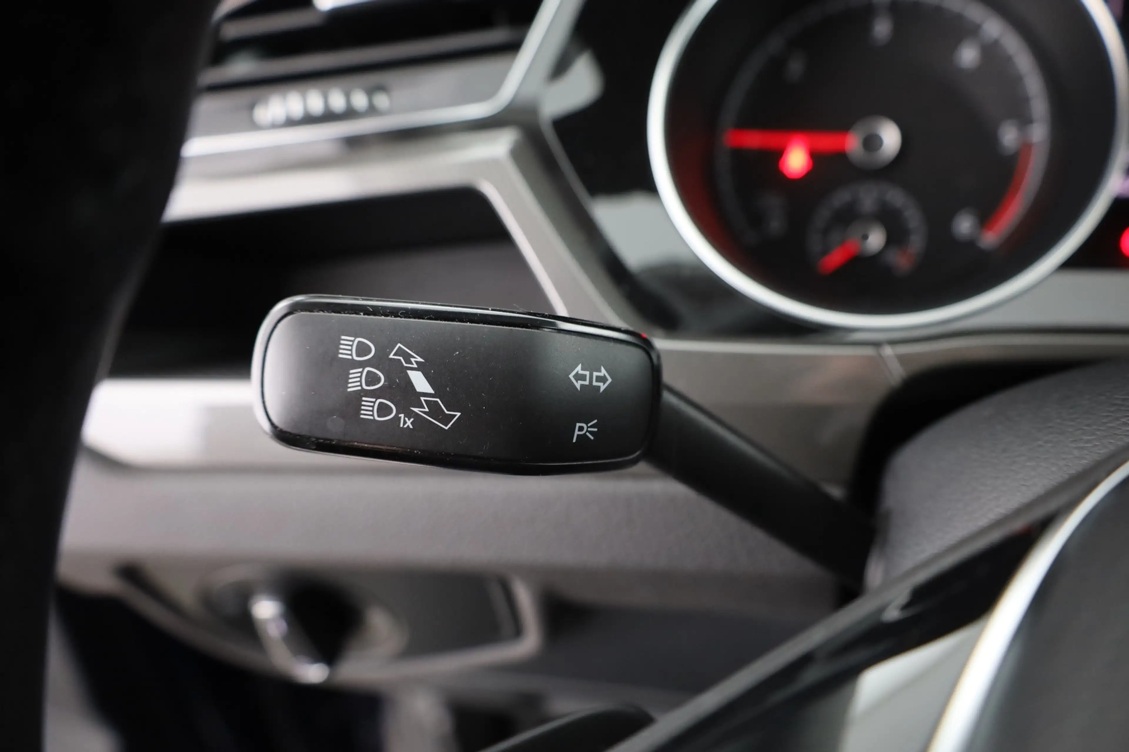 Volkswagen Touran 2.0 TDI DSG Join 7-Sitzer LED Navi ACC — photo 19