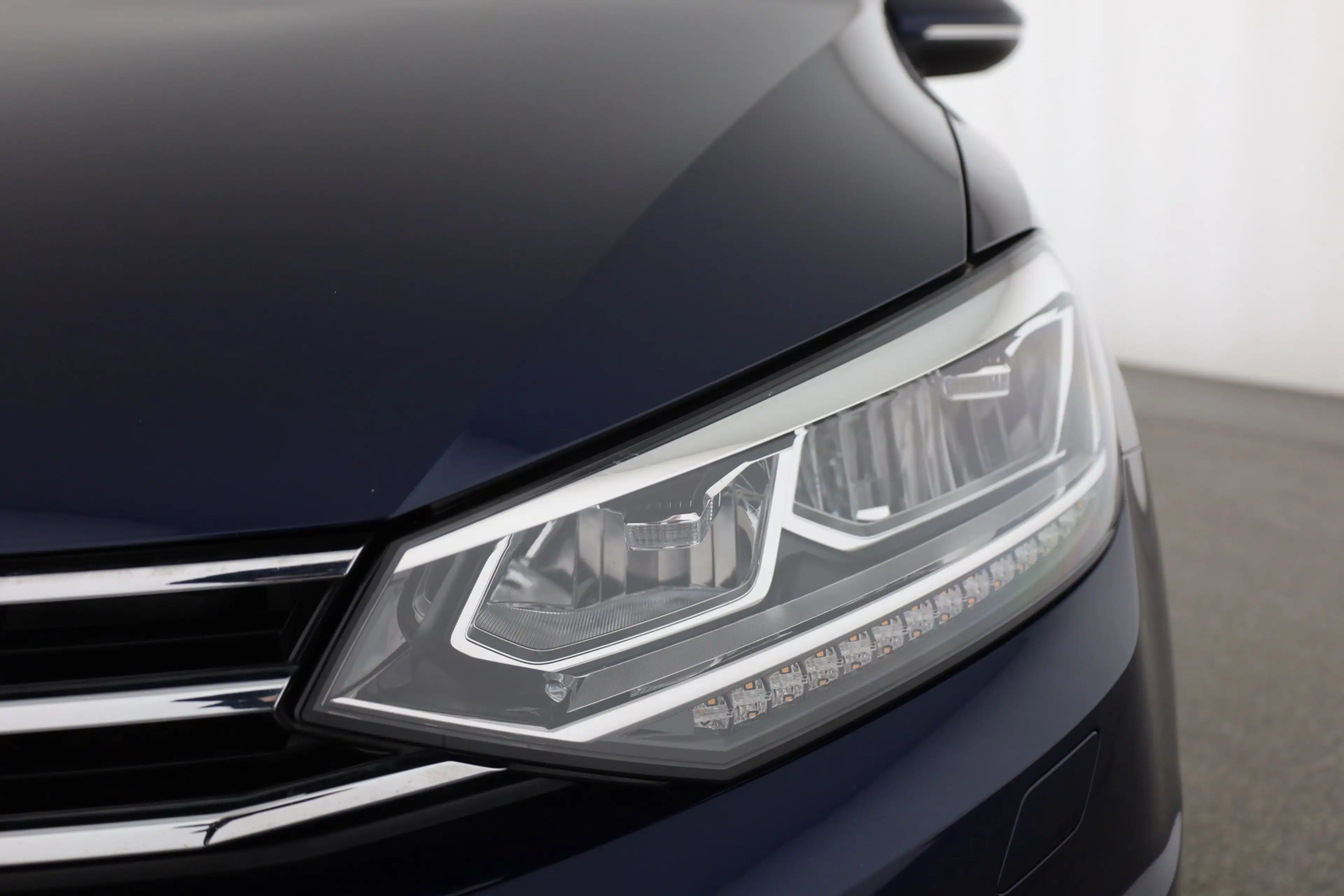Volkswagen Touran 2.0 TDI DSG Join 7-Sitzer LED Navi ACC — photo 29