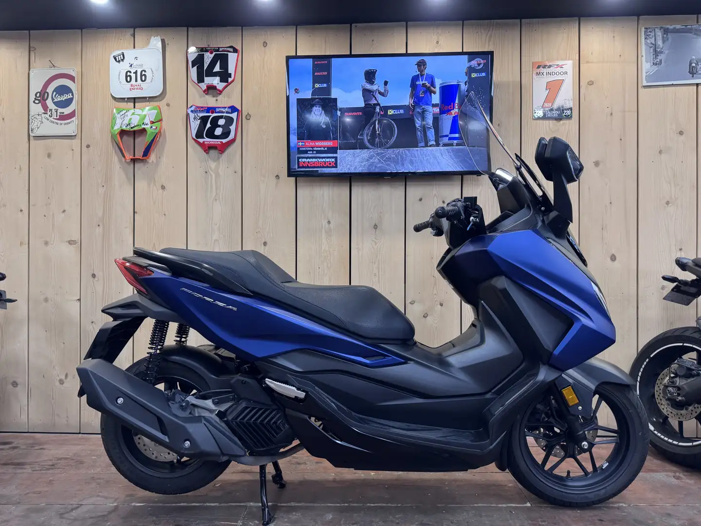 Honda Forza 125 Bleu - 1