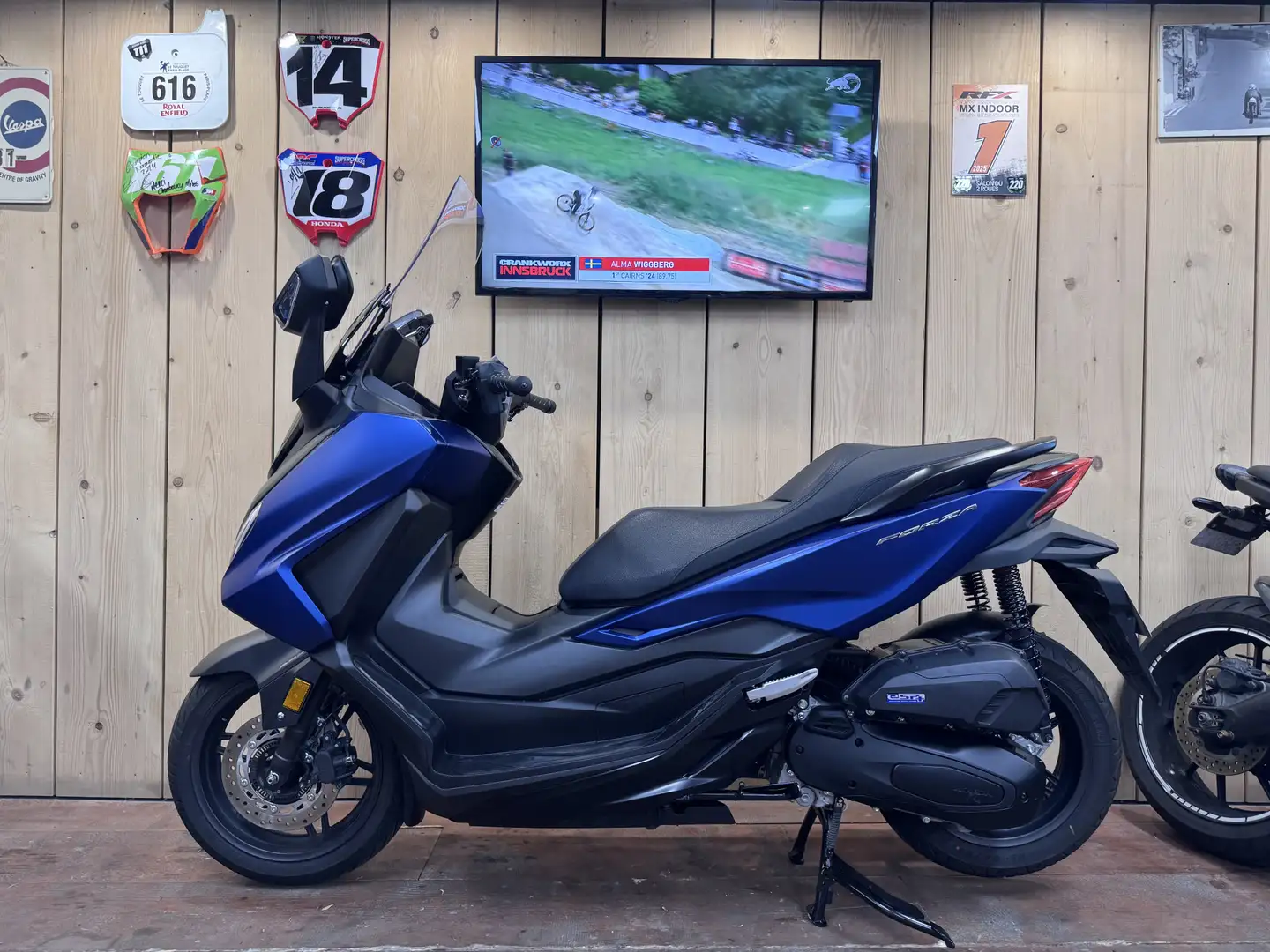 Honda Forza 125 Bleu - 2