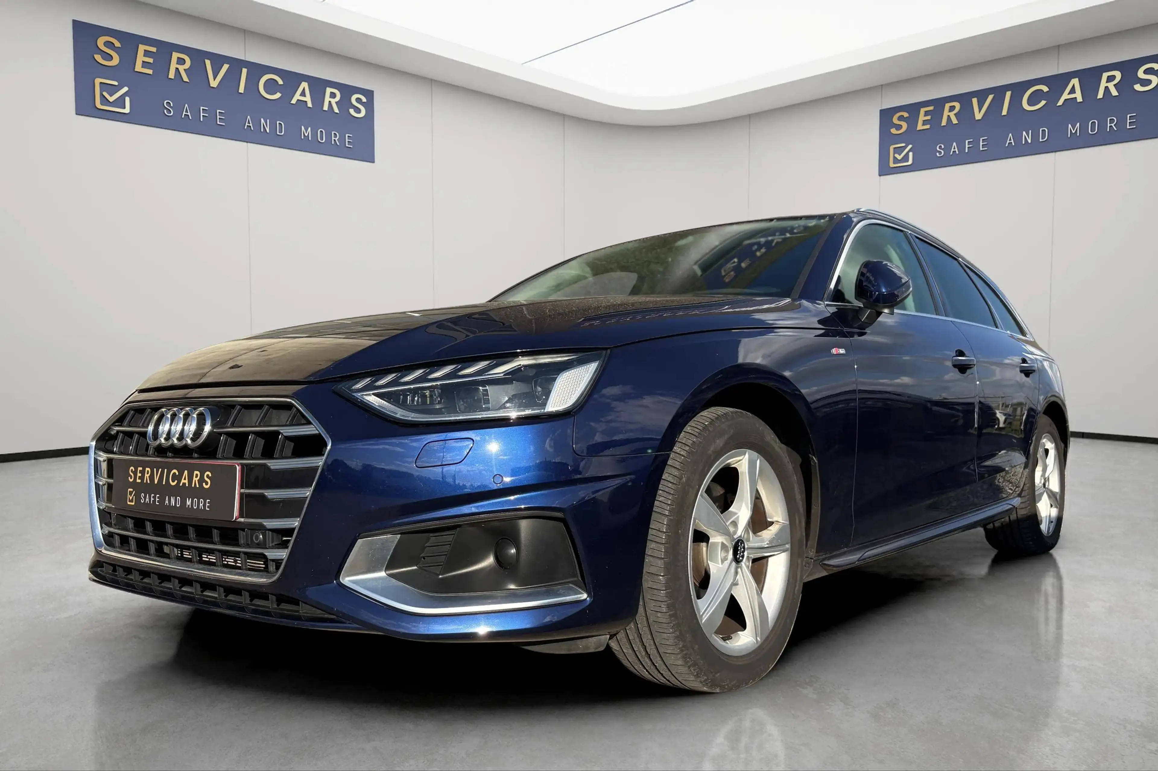 Audi A4 @ SERVICARS FLEURUS - AUDI A4 Avant 30 TDi Business Ed.Advanced S tr.- 12 Mois de garantie