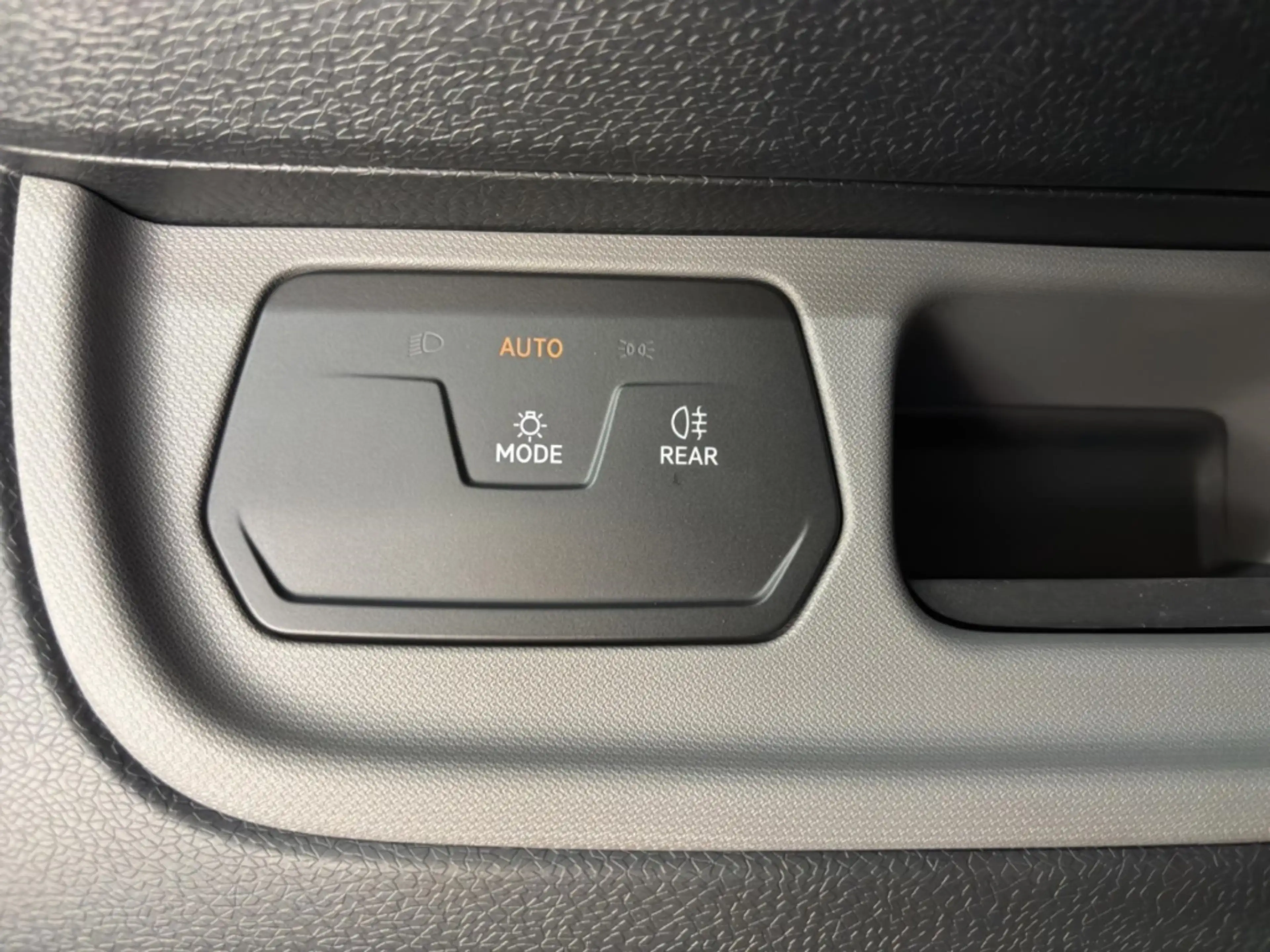 Volkswagen ID. Buzz Cargo Pro Motor  210 kW (286 PS) 79 kWh Getriebe: 1-Gang — photo 12