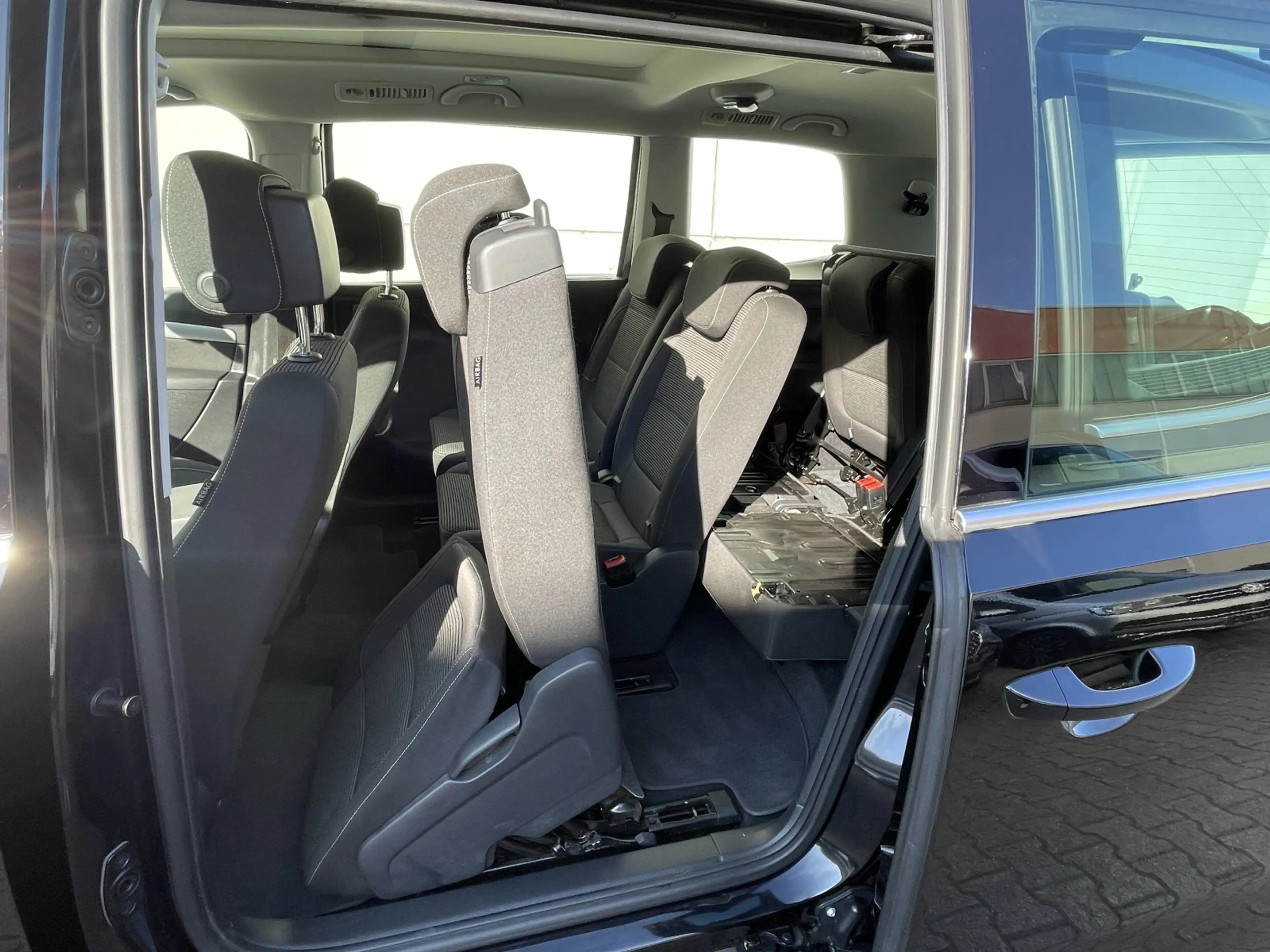 Volkswagen Sharan 2.0 TDI  Comfortline 7-Sitzer ACC Pano Nav Tmat Sh — photo 12