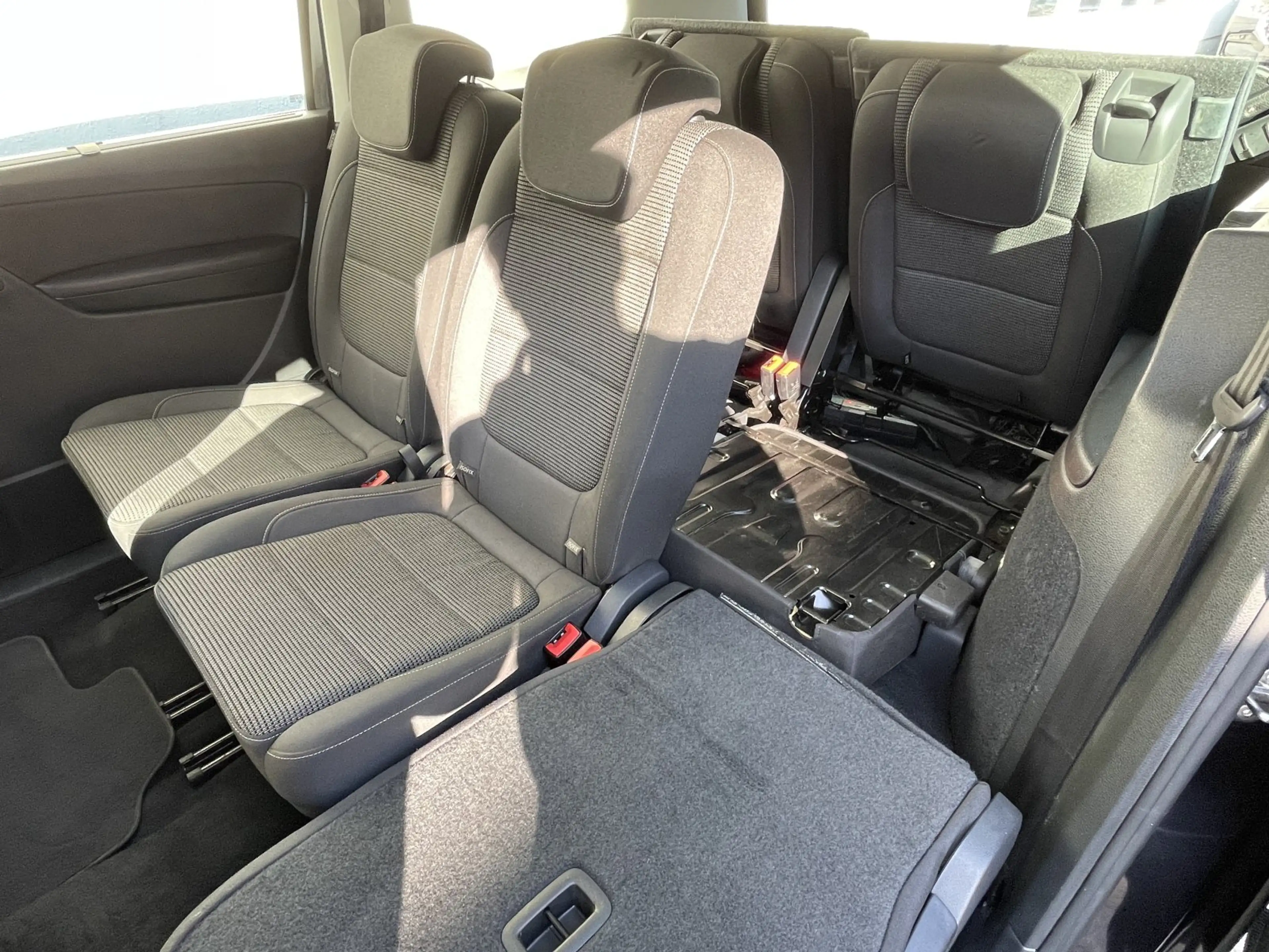 Volkswagen Sharan 2.0 TDI  Comfortline 7-Sitzer ACC Pano Nav Tmat Sh — photo 13