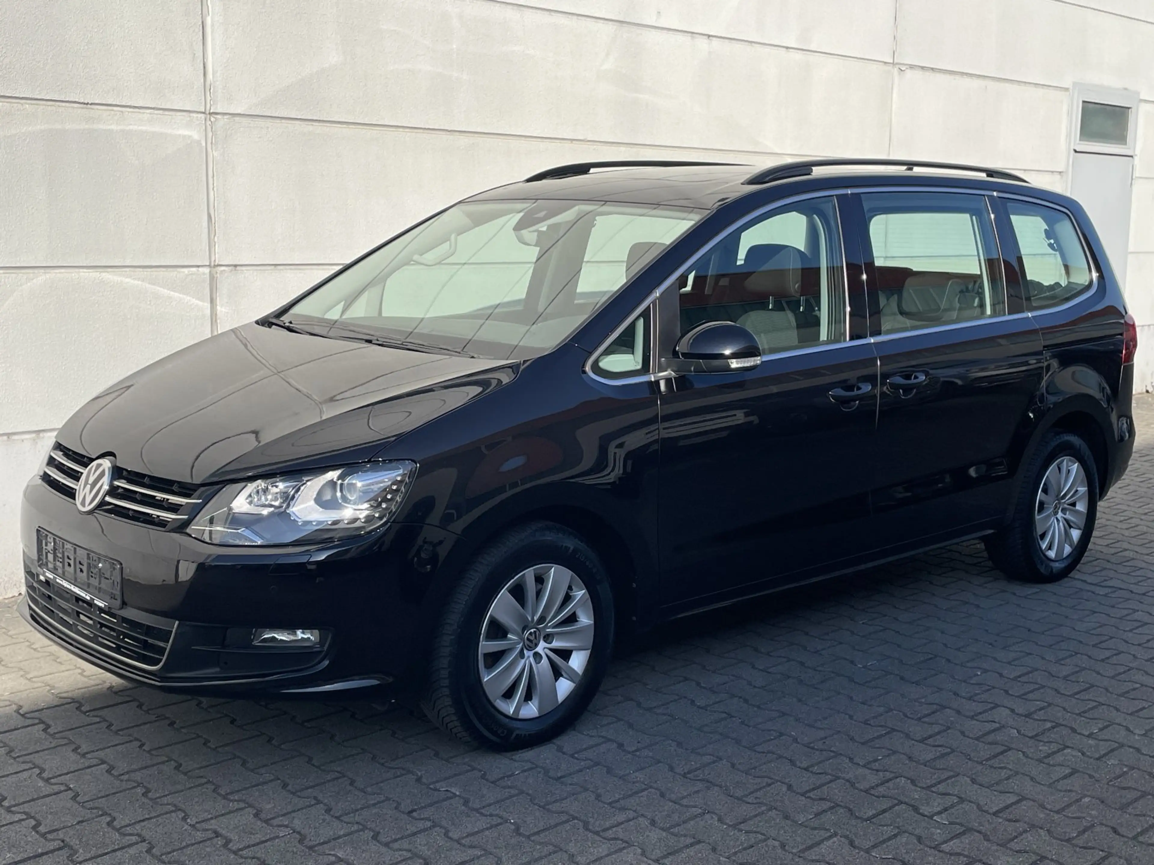 Volkswagen Sharan 2.0 TDI  Comfortline 7-Sitzer ACC Pano Nav Tmat Sh — photo 2
