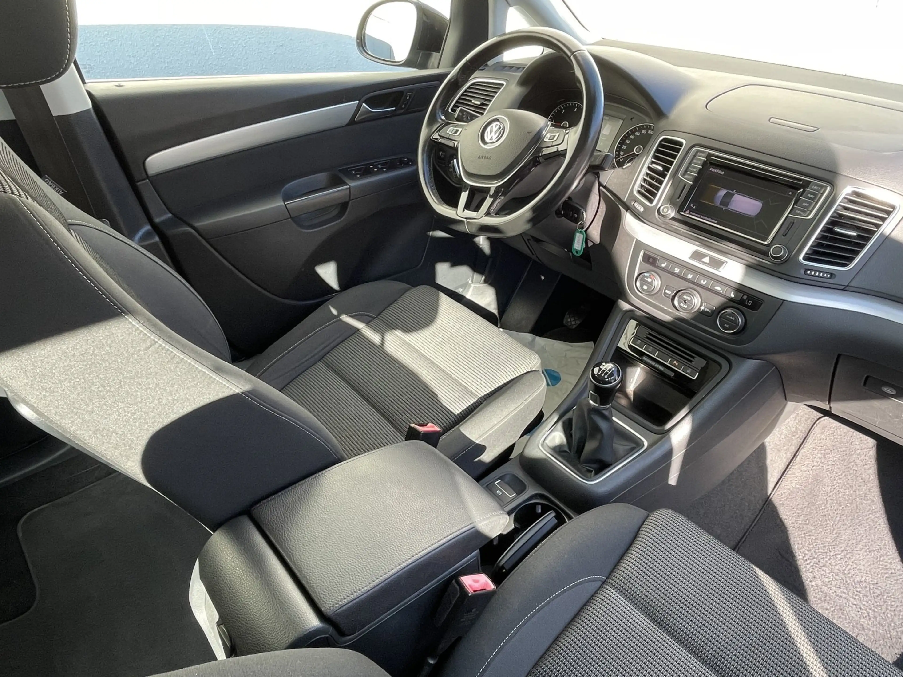 Volkswagen Sharan 2.0 TDI  Comfortline 7-Sitzer ACC Pano Nav Tmat Sh — photo 14