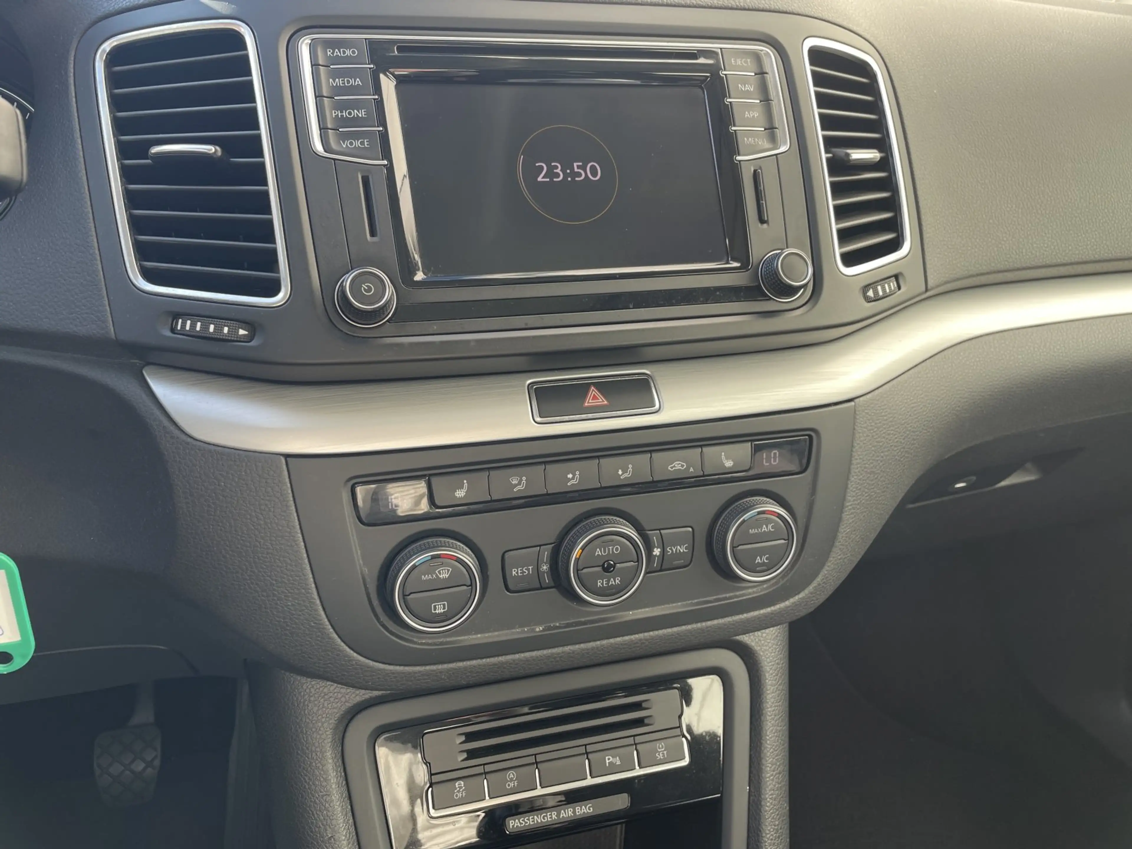 Volkswagen Sharan 2.0 TDI  Comfortline 7-Sitzer ACC Pano Nav Tmat Sh — photo 5