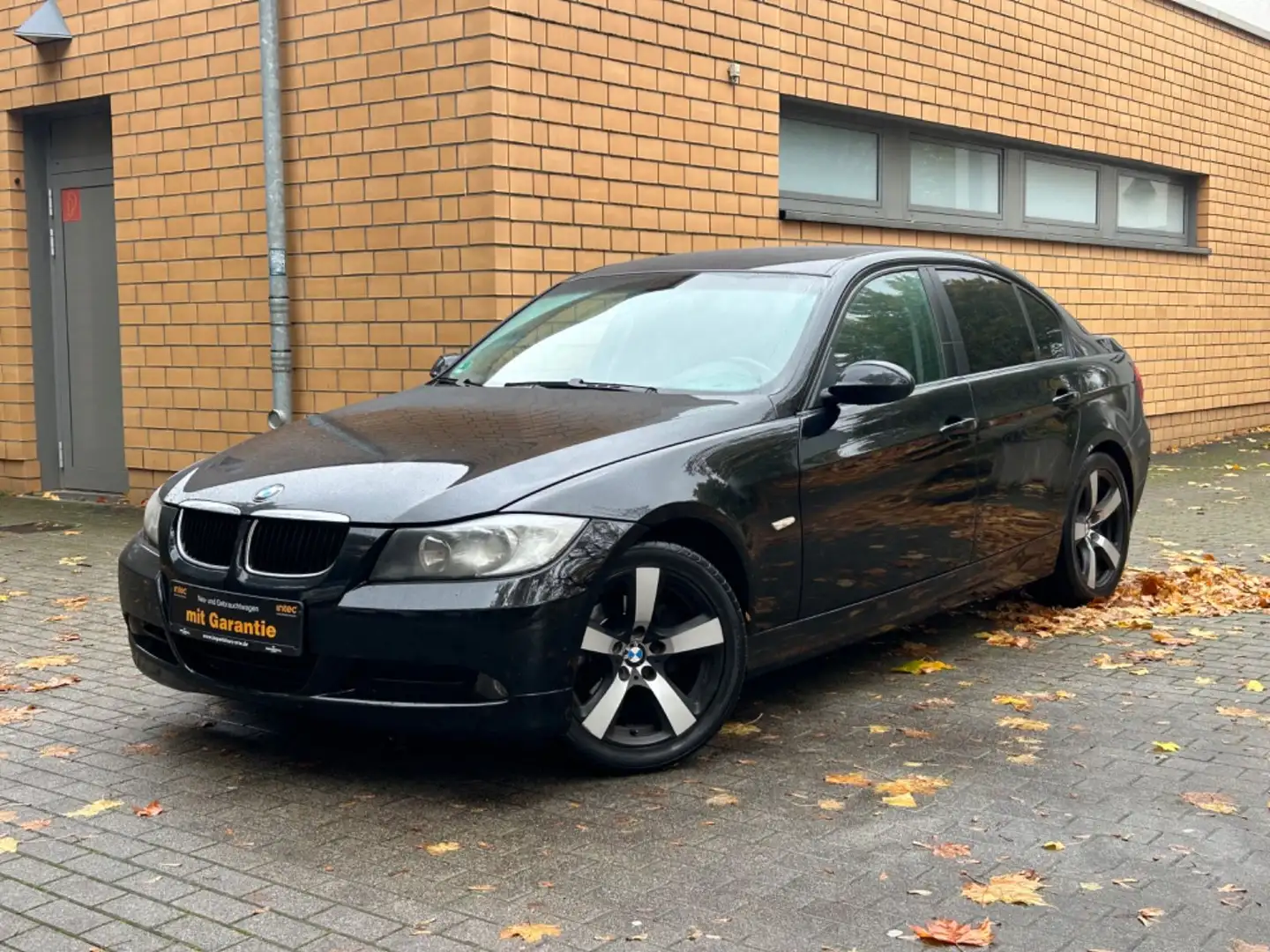 BMW 318 i Lim./PDC/KLIMA/MULTIFUNKTIONSLENKRAD/ALUFEL Černá - 1