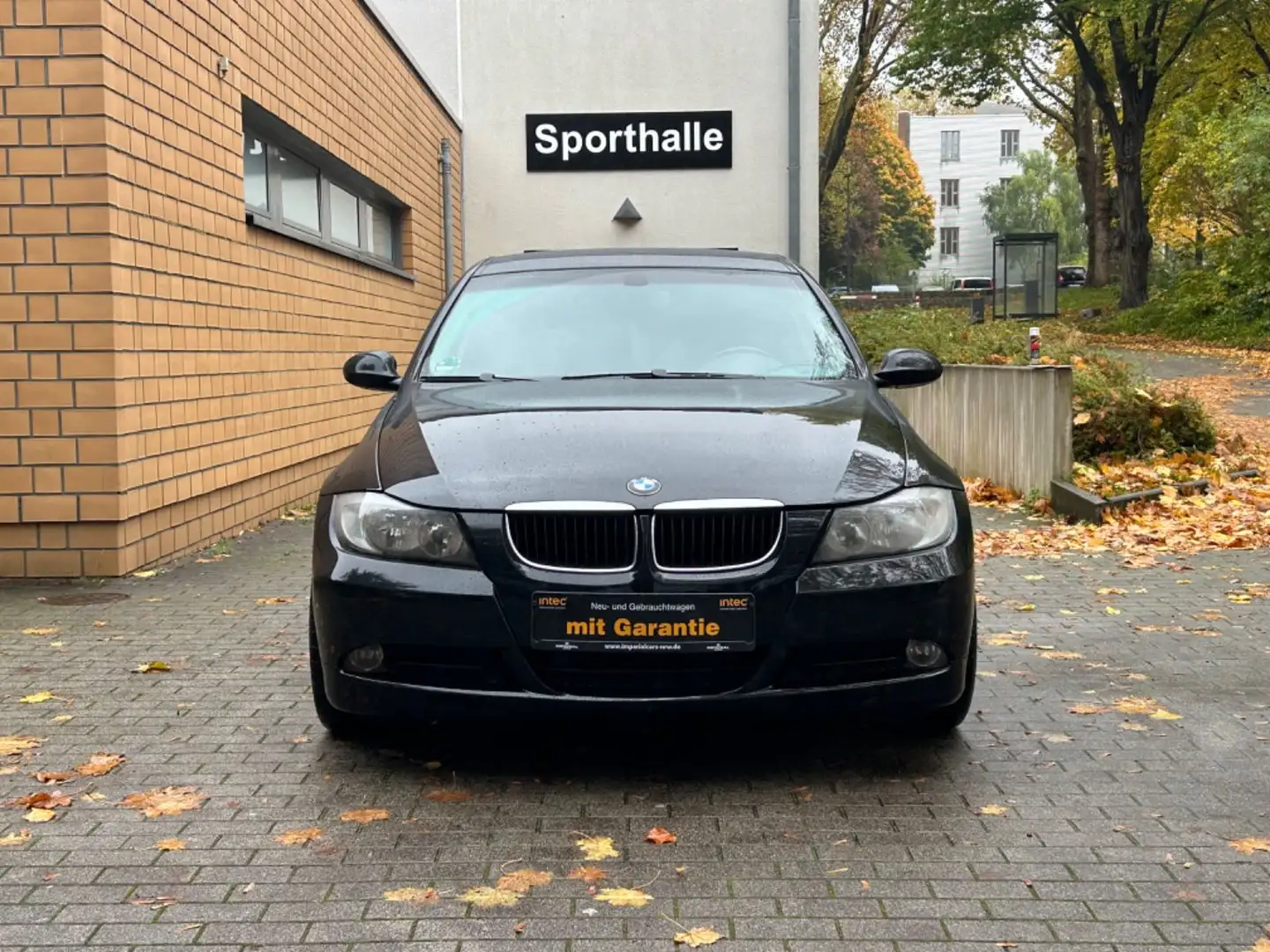 BMW 318 i Lim./PDC/KLIMA/MULTIFUNKTIONSLENKRAD/ALUFEL Černá - 2