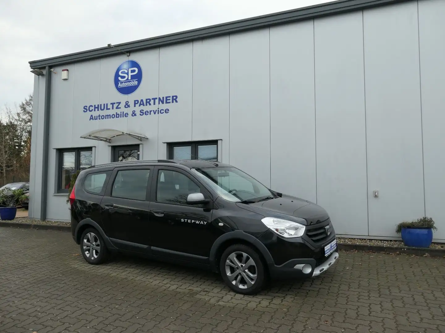 Dacia Lodgy Stepway // 2.Hd., Scheckh., PDC, Navi, Noir - 1