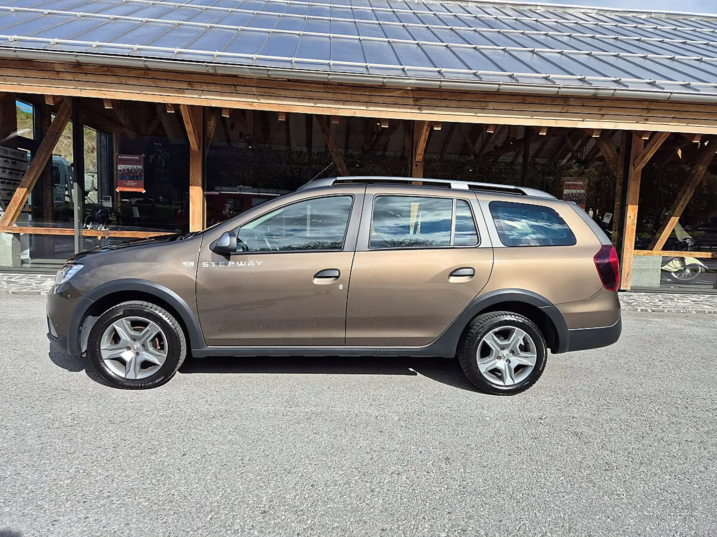 Dacia Logan MCV Stepway TCe 90 S&S Braun - 2